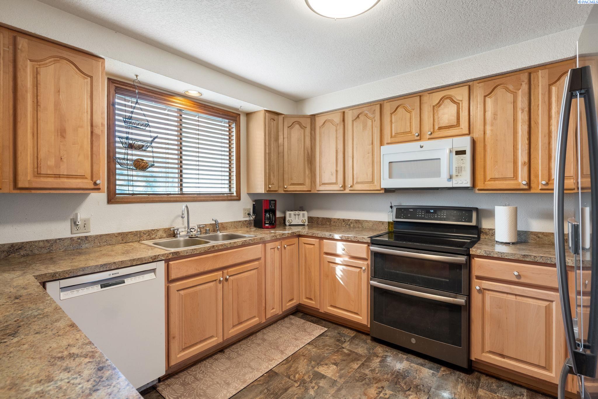 Photo 2 of Single family home for sale at 5500 W 26th Ave, Kennewick, WA 99338 | MLS# 288429 | Listing updated on 2026-09-17