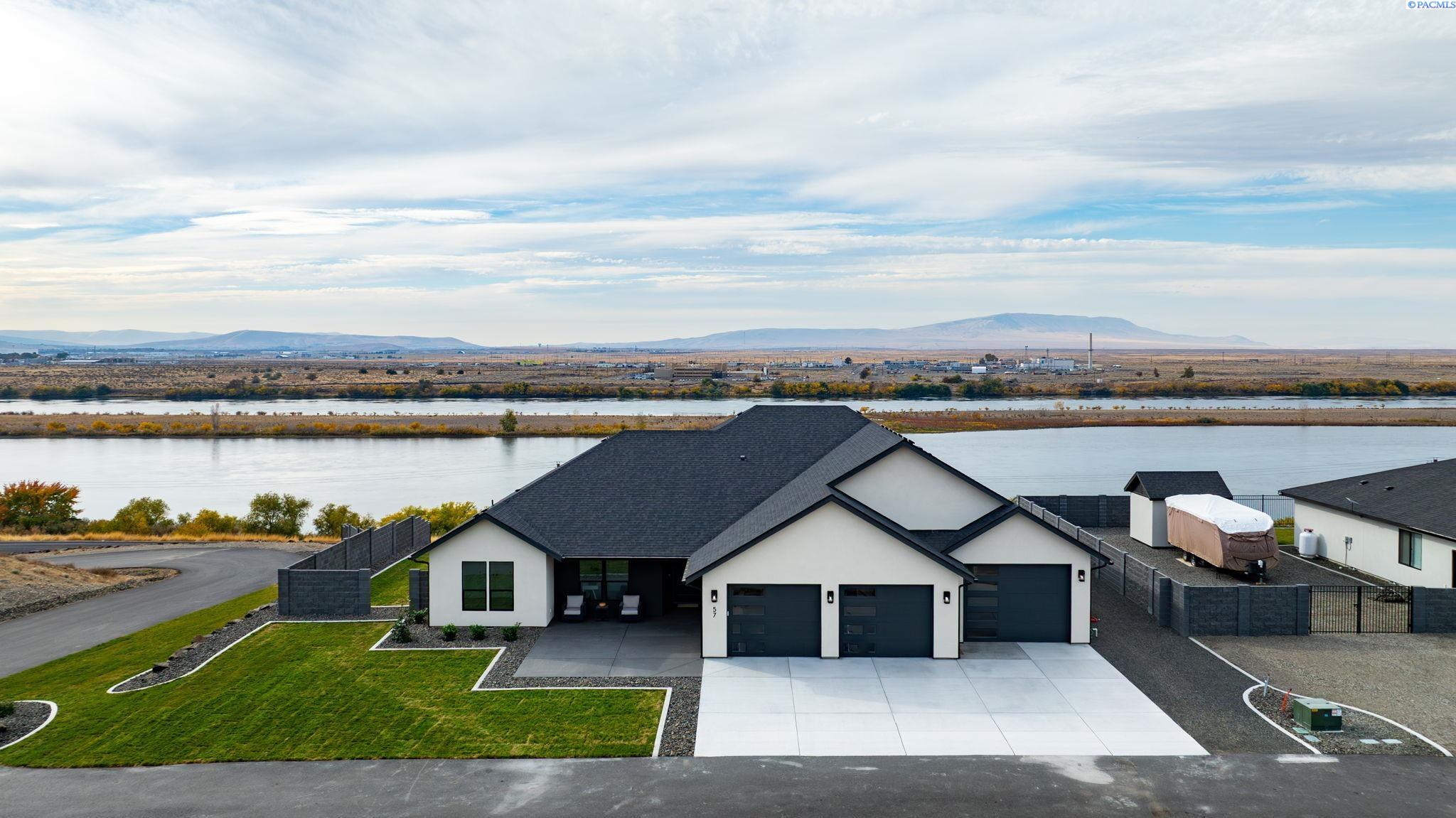 57 Columbia Bluff Ln, Pasco WA 99301