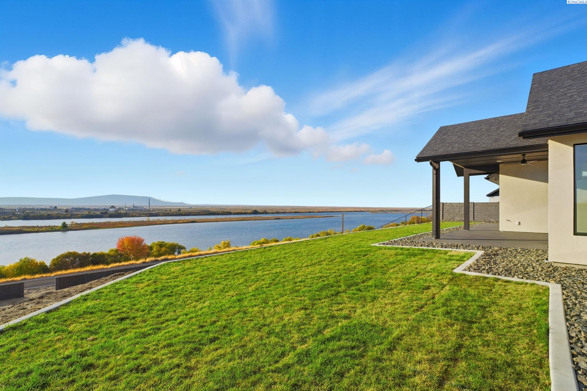 57 Columbia Bluff Ln, Pasco, WA 99301