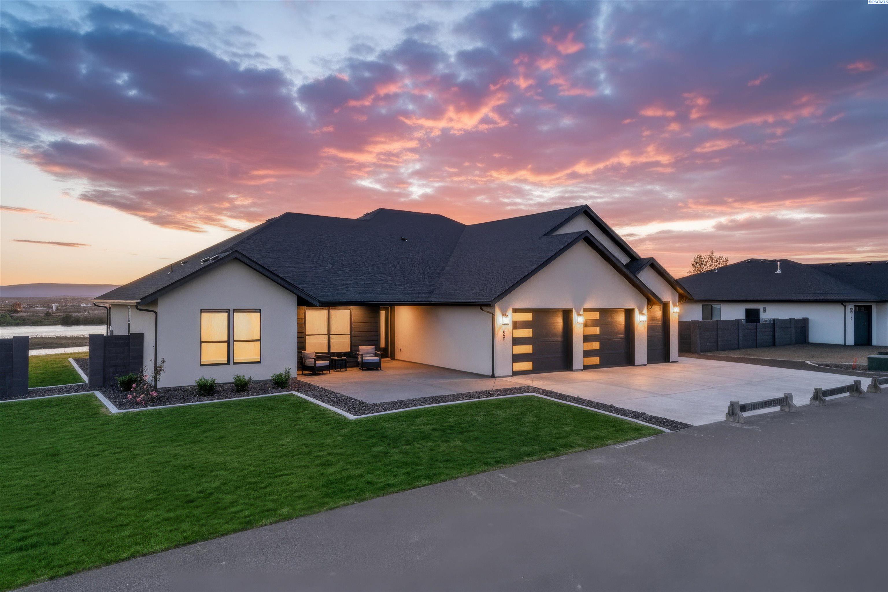 57 Columbia Bluff Ln, Pasco, WA 99301