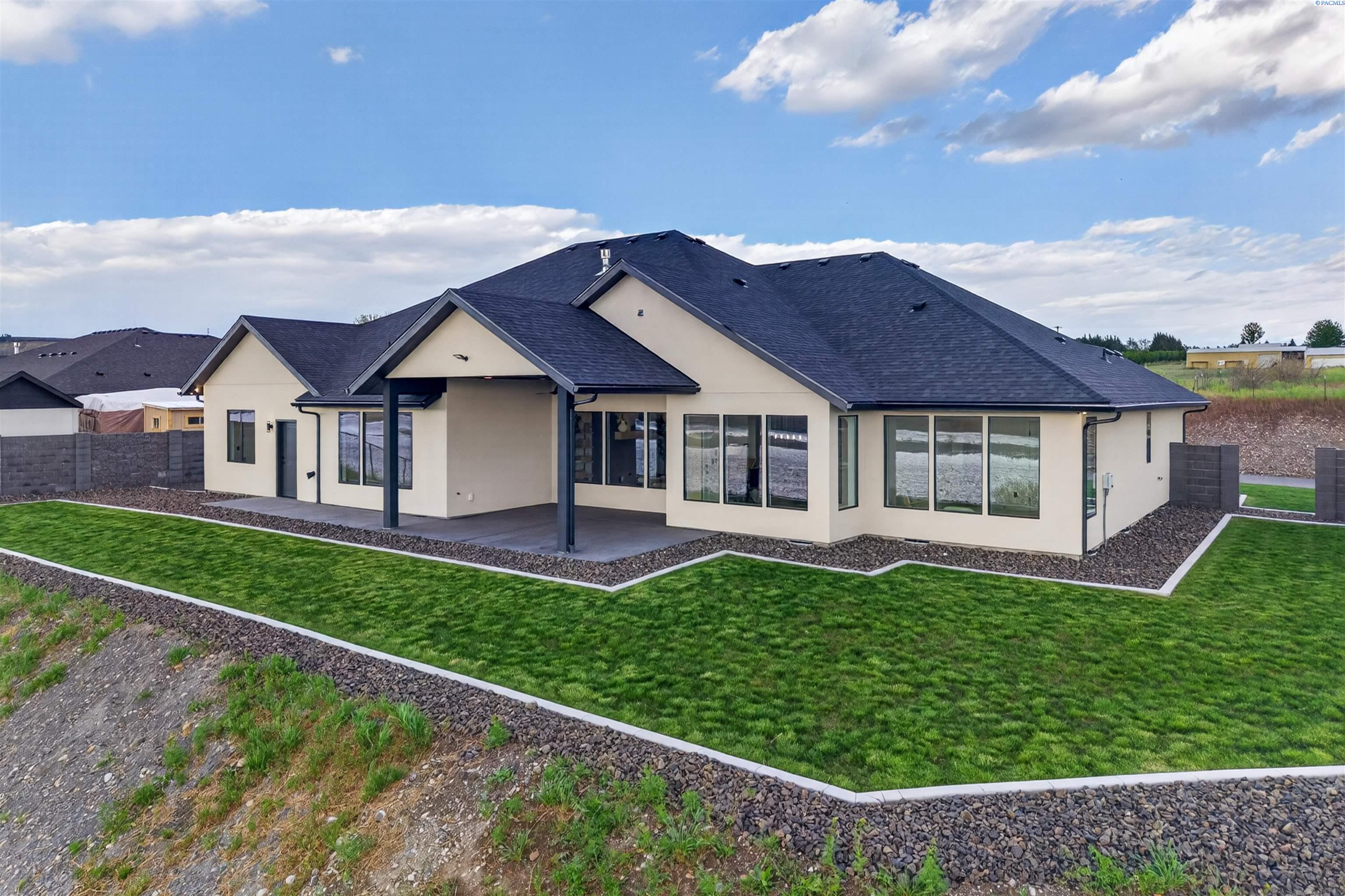 57 Columbia Bluff Ln, Pasco, WA 99301