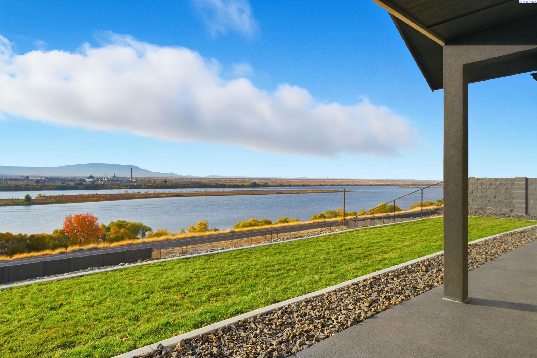 57 Columbia Bluff Ln, Pasco, WA 99301