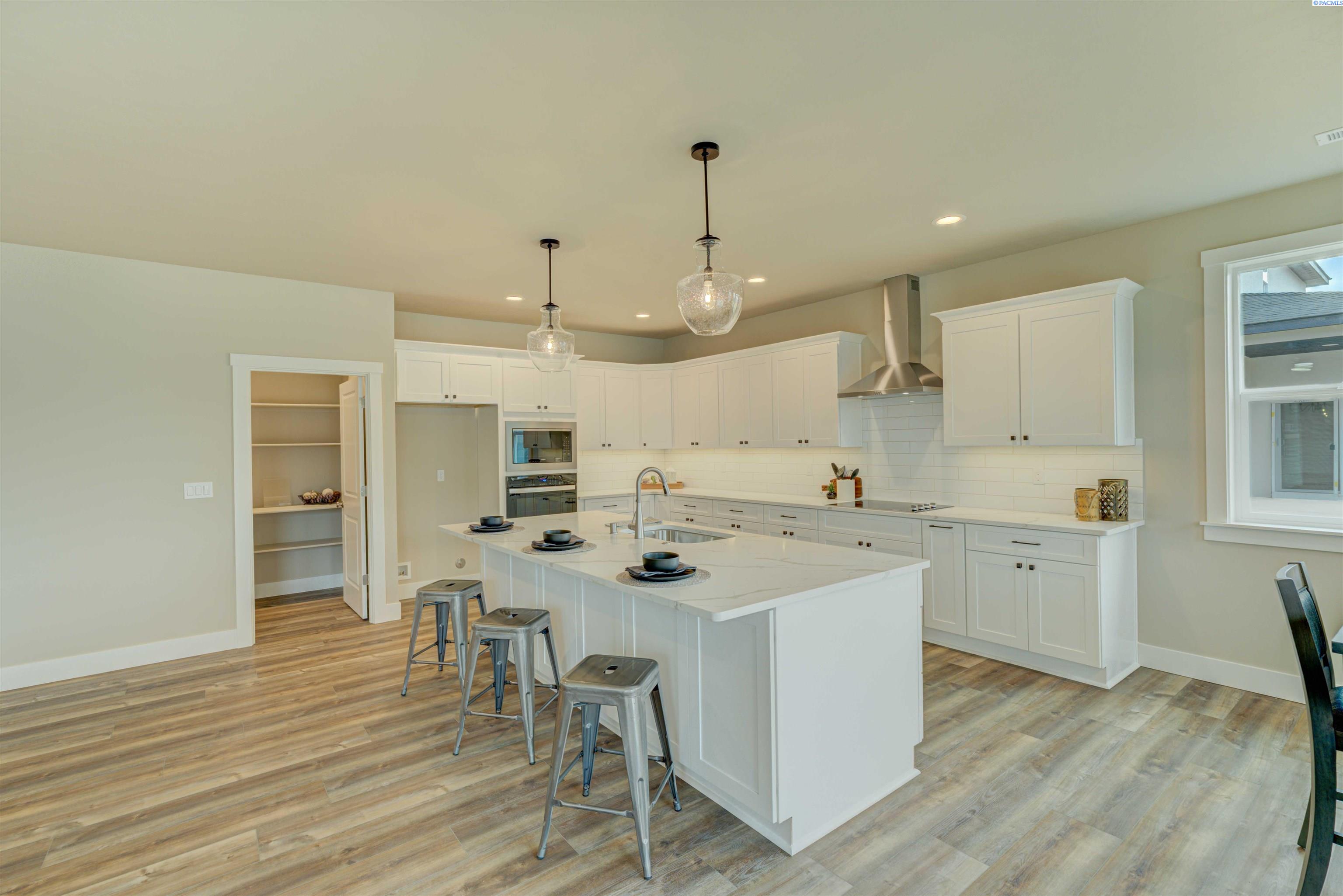 1103 N Grant Pl, Kennewick, WA 99336