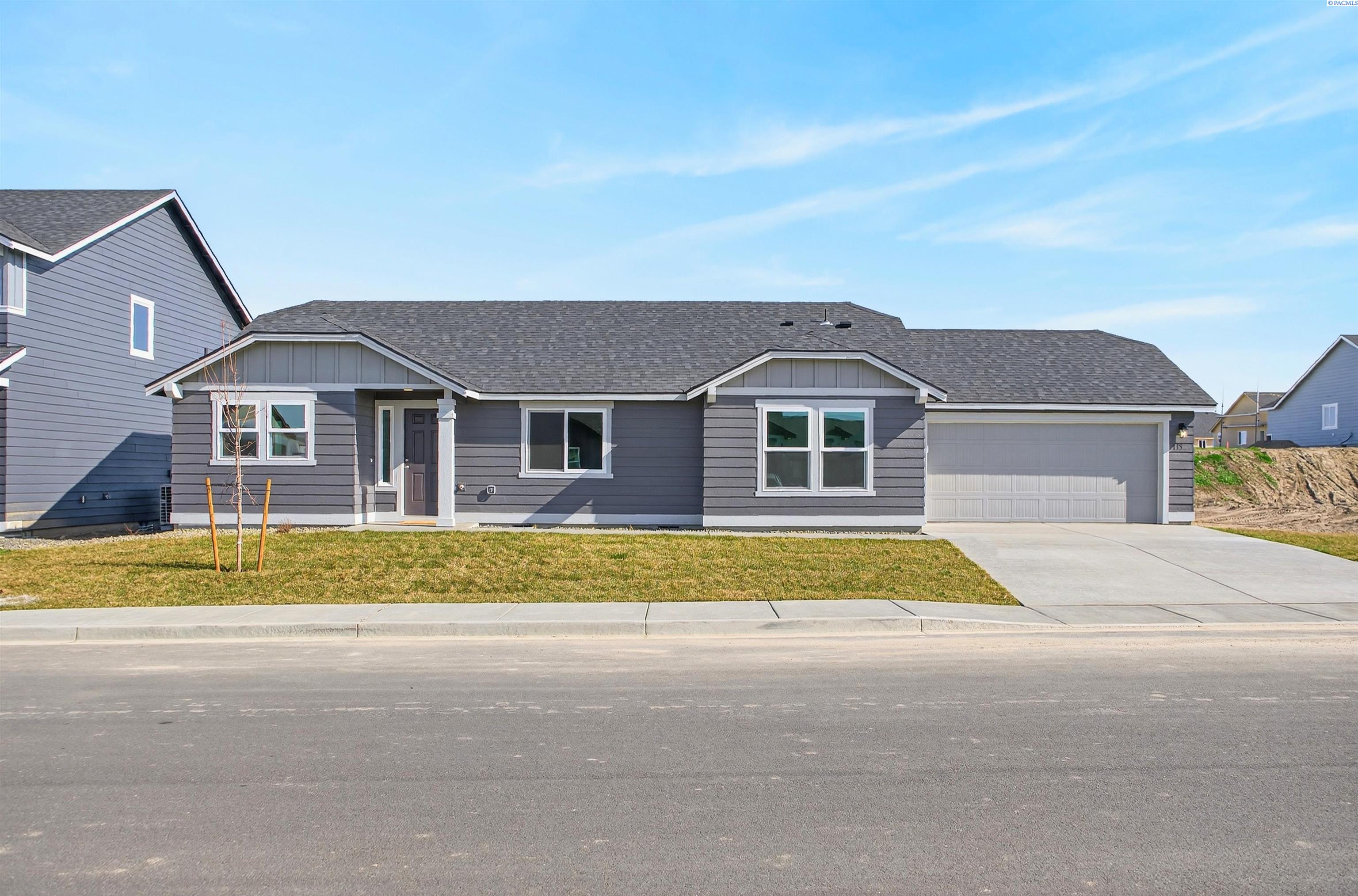 Homes for sale in Grandview, WA | 135 Bitters Lp, Grandview, WA 98930 | MLS# 288665