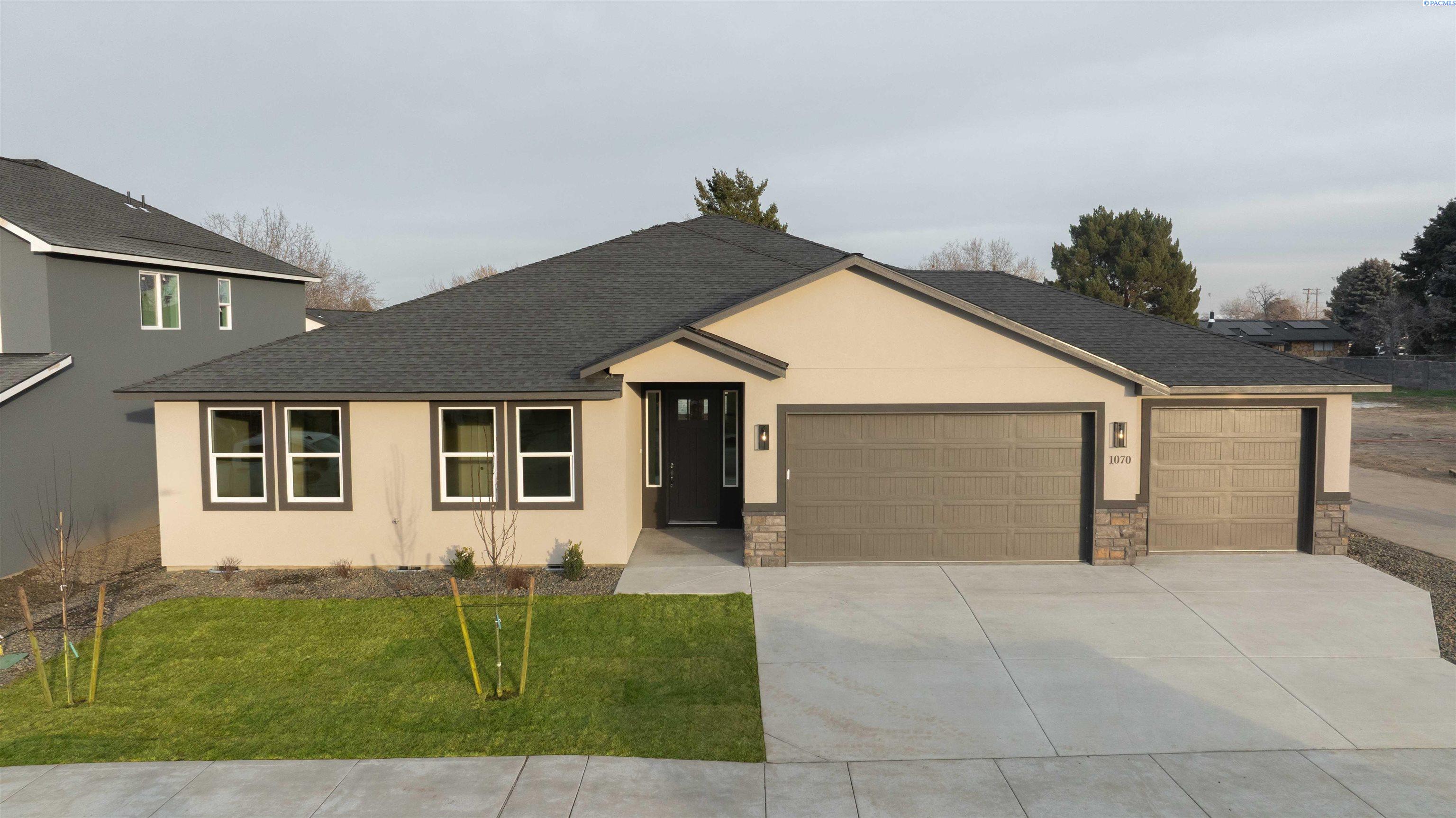 1070 N Grant Pl, Kennewick, WA 99336