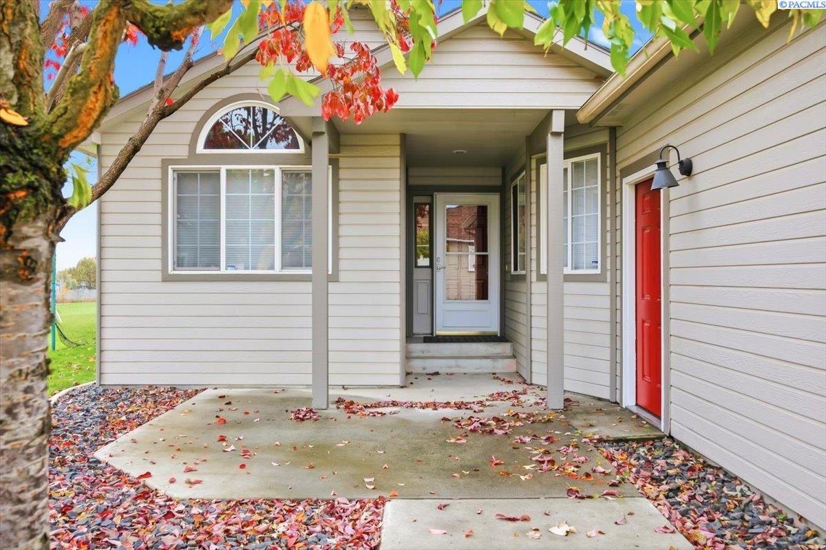109 Augusta Ln, Pasco, WA 99301