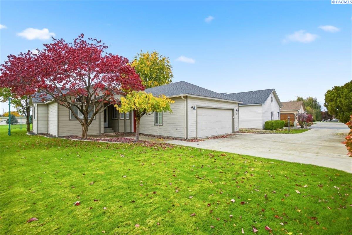 109 Augusta Ln, Pasco, WA 99301