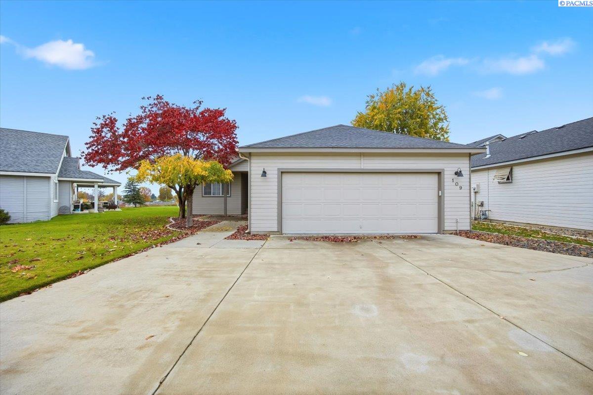 109 Augusta Ln, Pasco, WA 99301