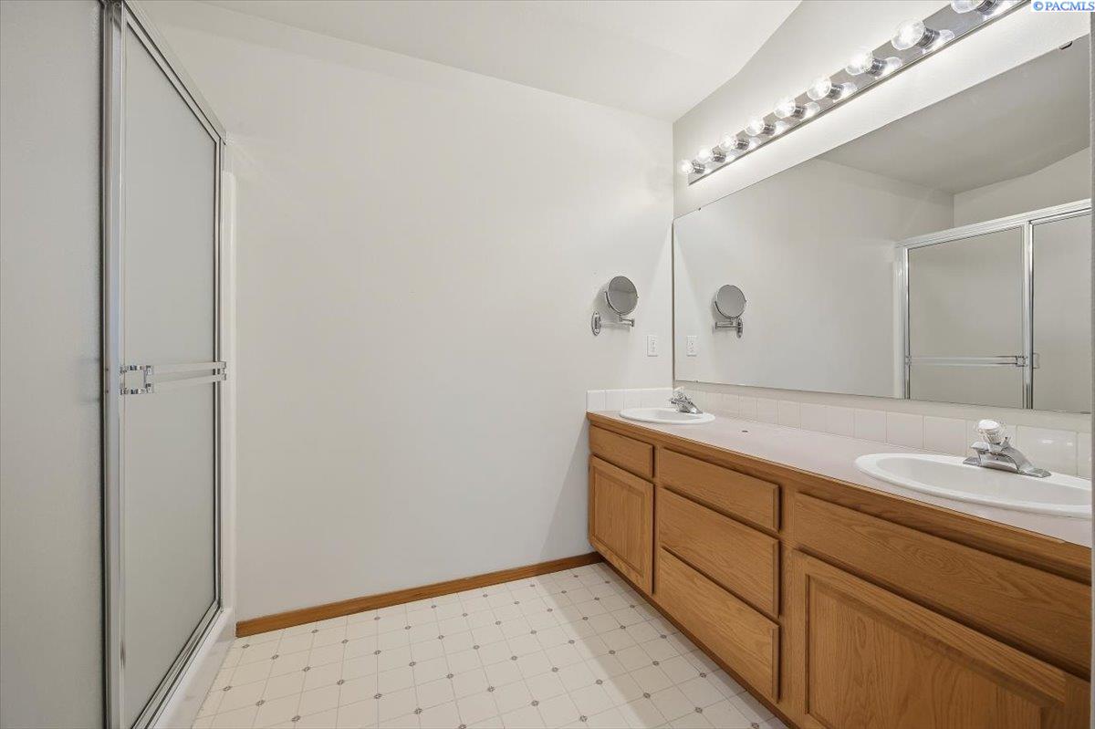 109 Augusta Ln, Pasco, WA 99301