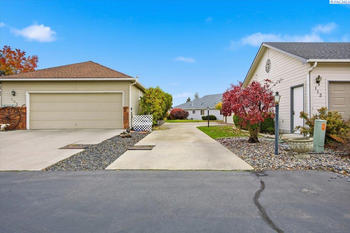 109 Augusta Ln, Pasco, WA 99301