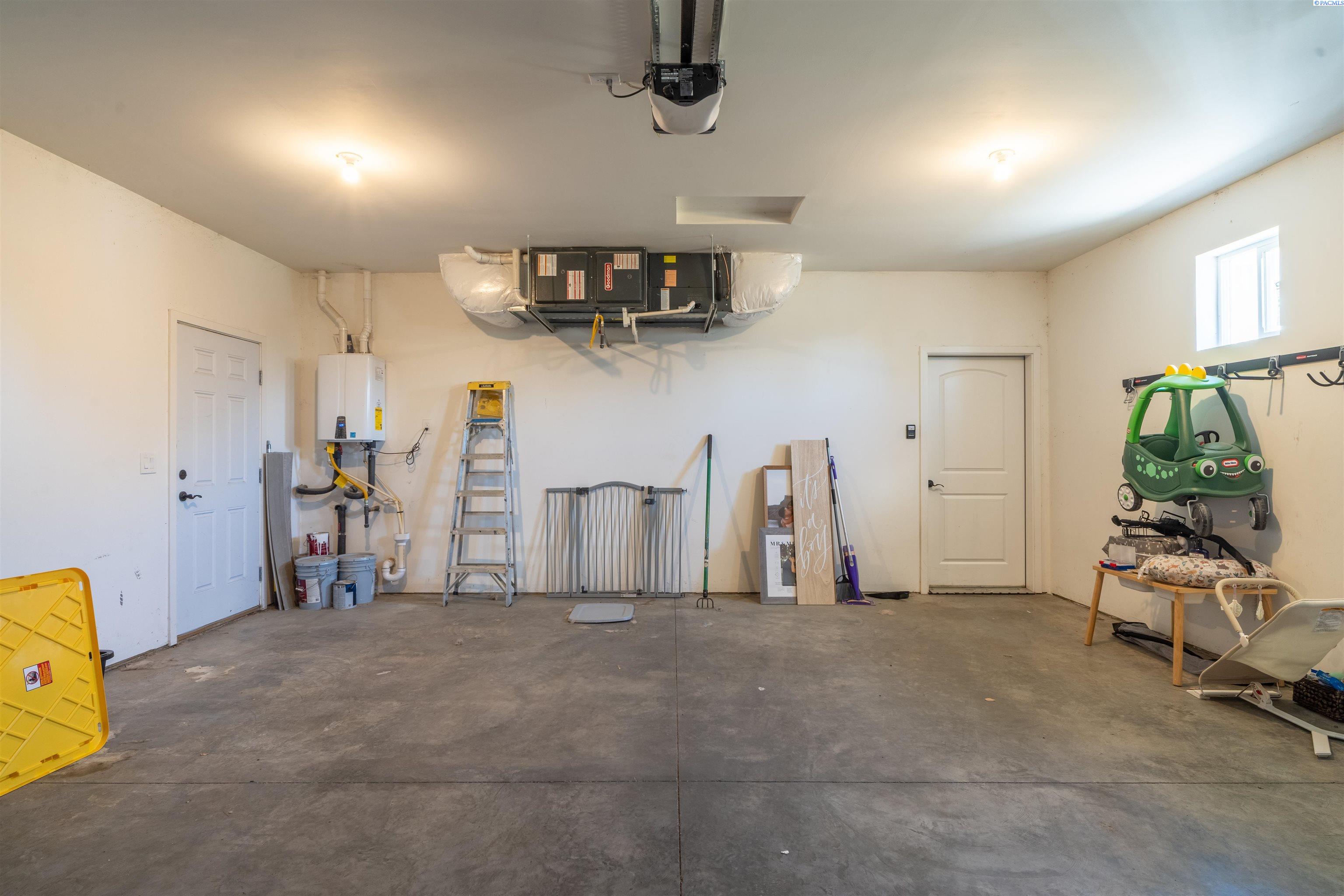 352 Davis St, Connell, WA 99326