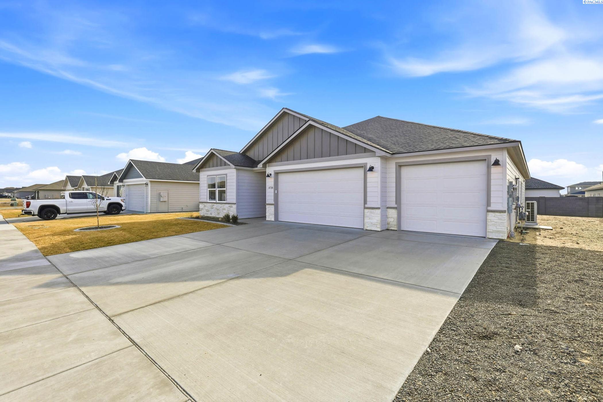 8718 Dusty Maiden Dr, Pasco, WA 99301