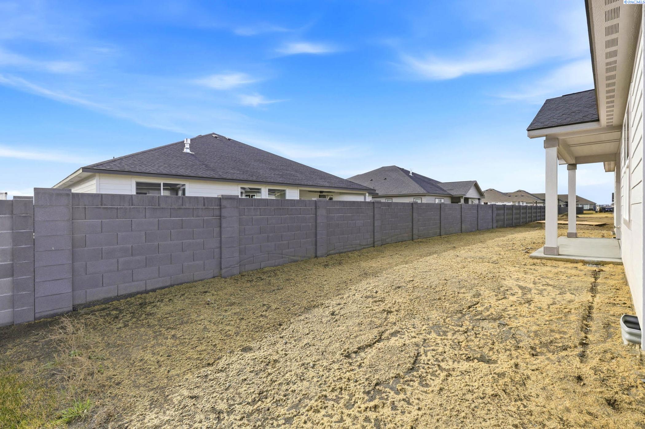 8718 Dusty Maiden Dr, Pasco, WA 99301