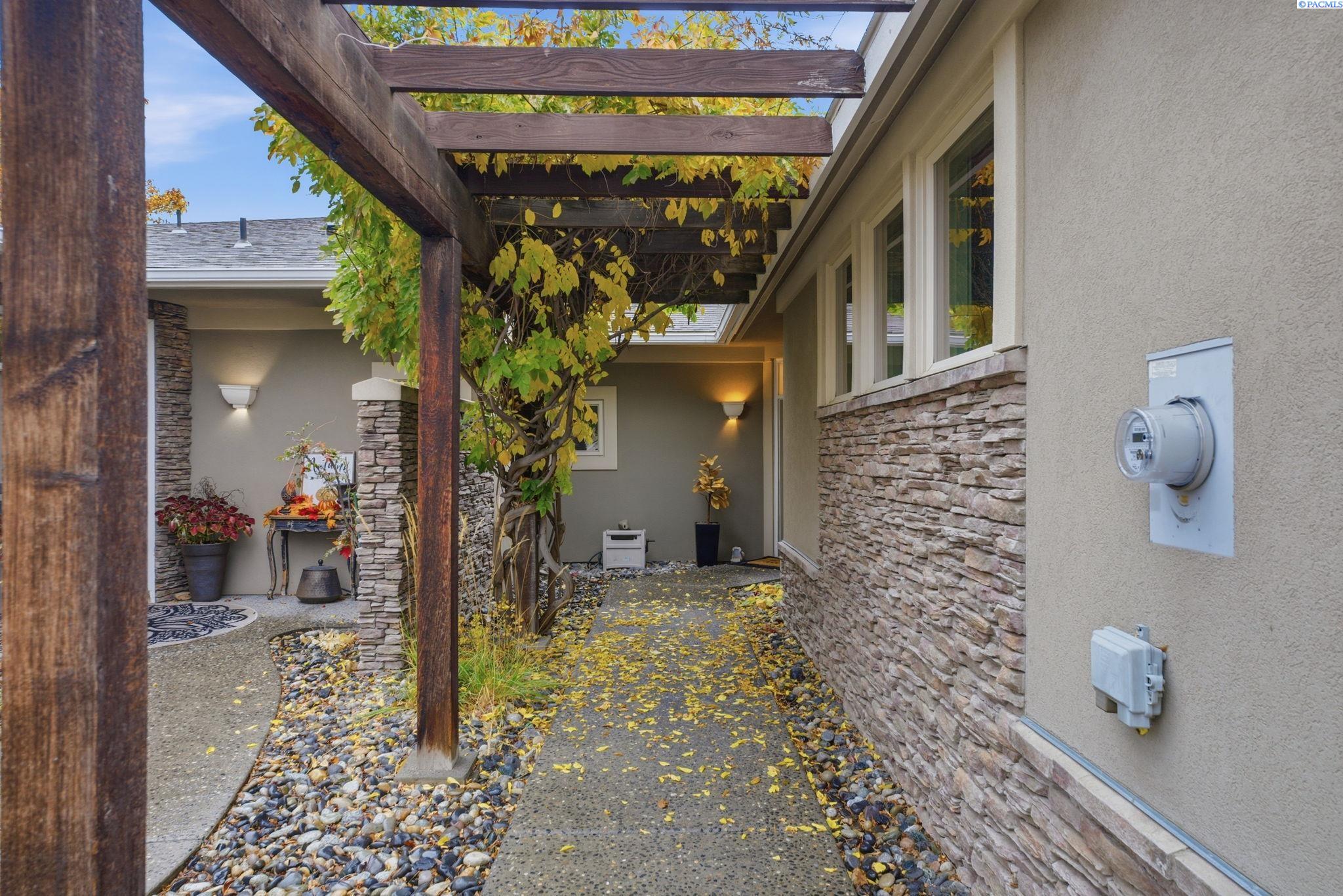 469 Columbia Point Dr, Richland, WA 99352