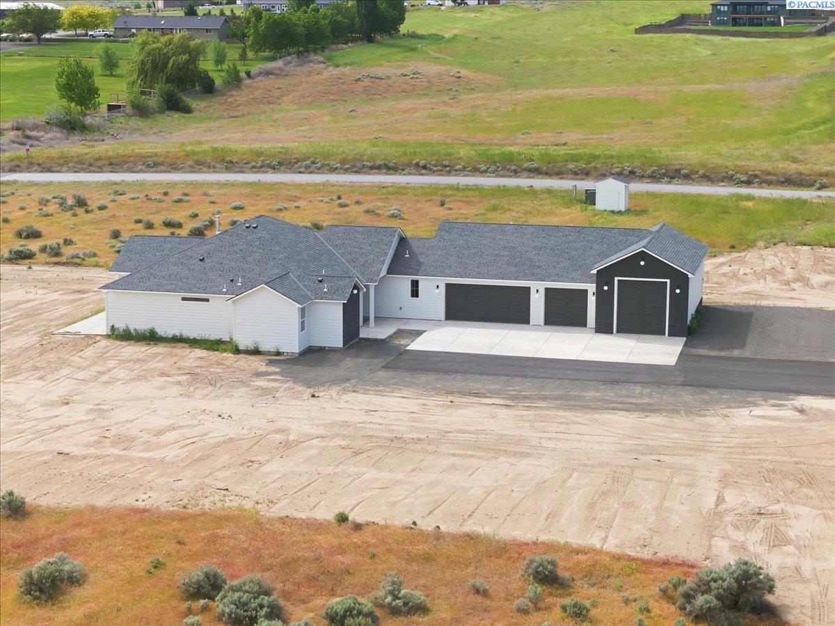 29183 Mammoth Dr, Kennewick, WA 99338