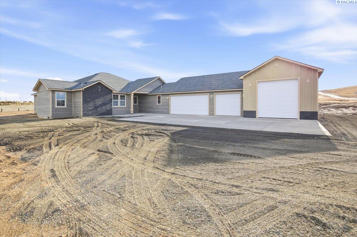 29183 Mammoth Dr, Kennewick, WA 99338