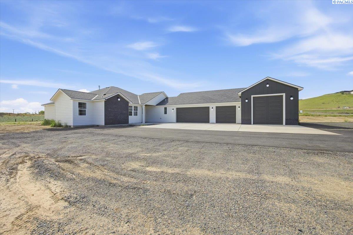 29183 Mammoth Dr, Kennewick, WA 99338