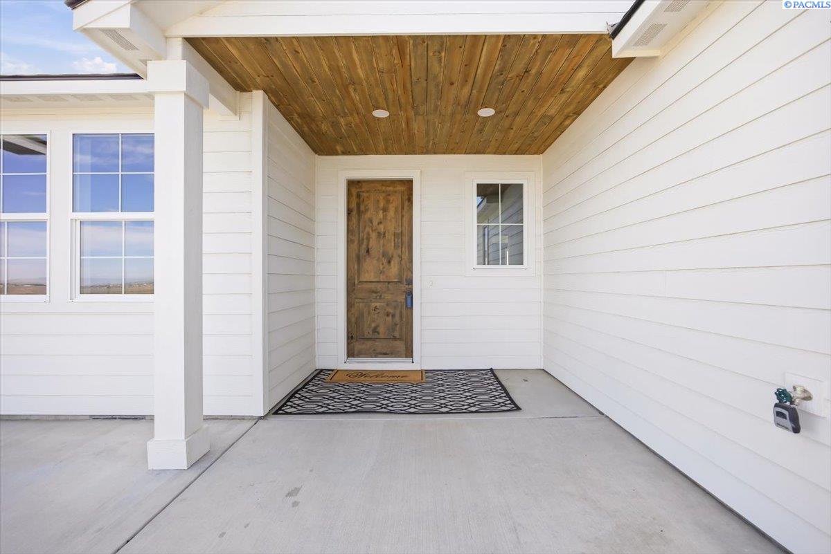 29183 Mammoth Dr, Kennewick, WA 99338