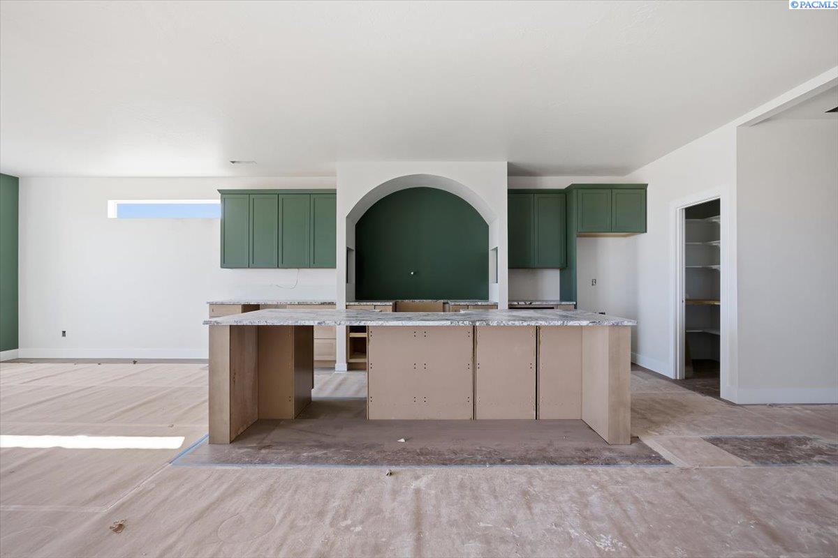 29183 Mammoth Dr, Kennewick, WA 99338