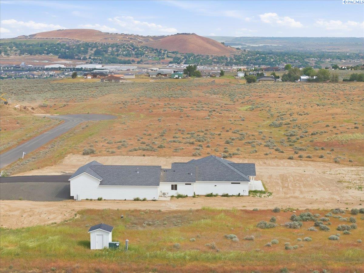29183 Mammoth Dr, Kennewick, WA 99338