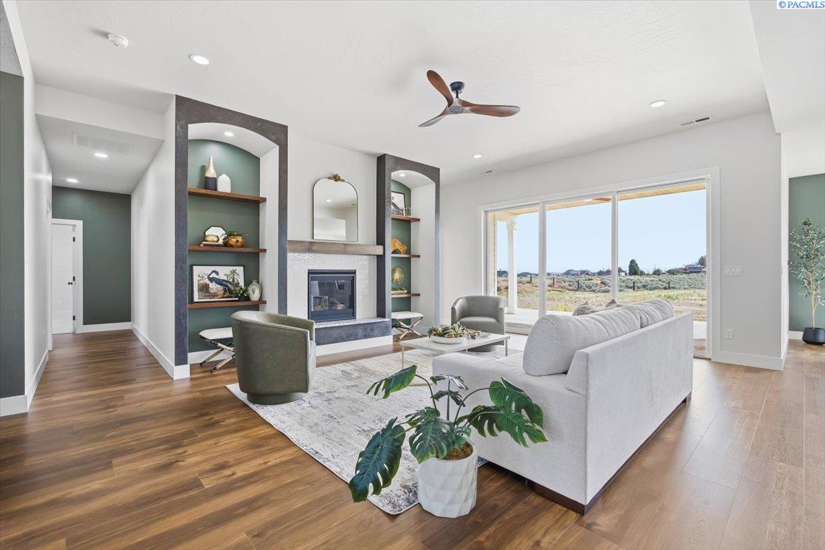 29183 Mammoth Dr, Kennewick, WA 99338
