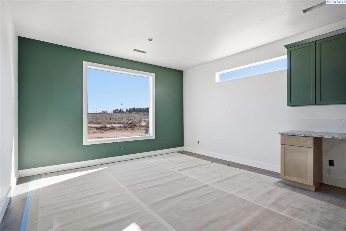 29183 Mammoth Dr, Kennewick, WA 99338