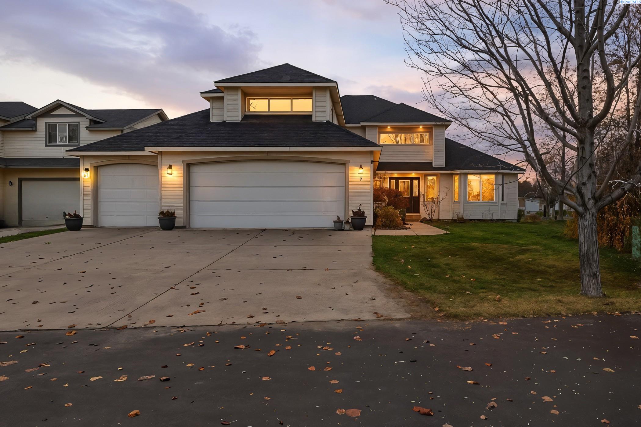 7 Buttercup Ct, Pasco, WA 99301