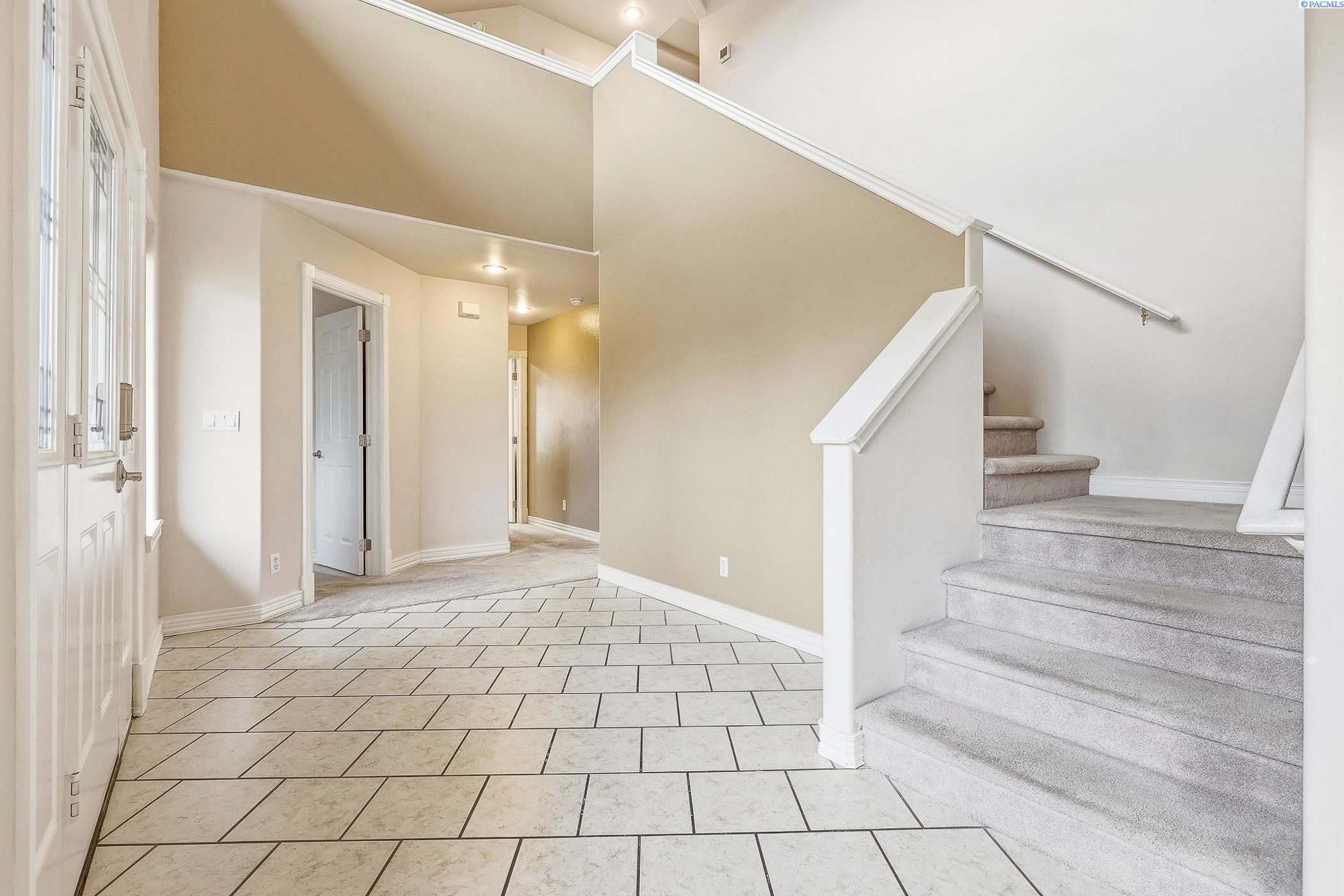 7 Buttercup Ct, Pasco, WA 99301