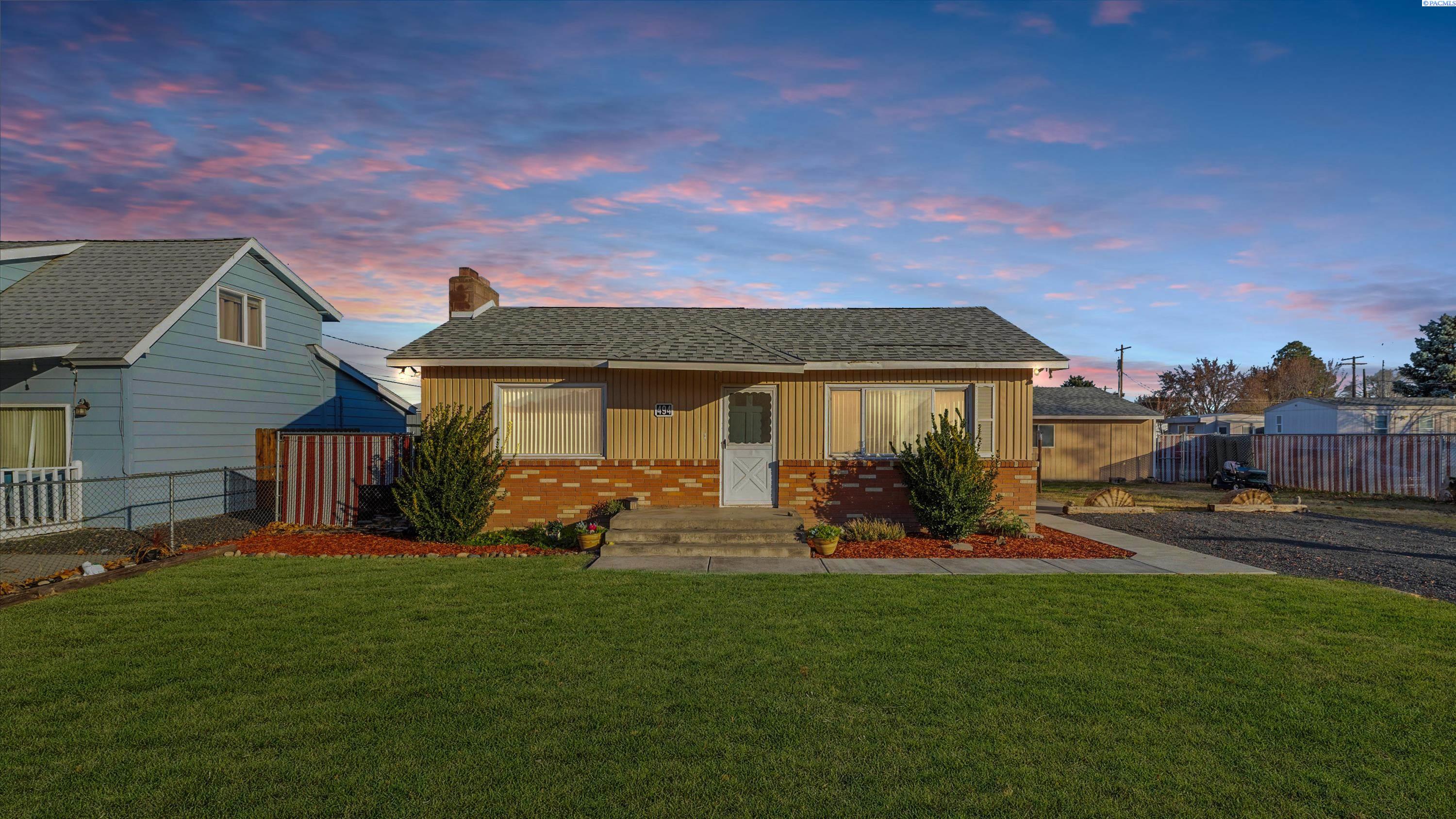 494 38th Ave, West Richland, WA 99353