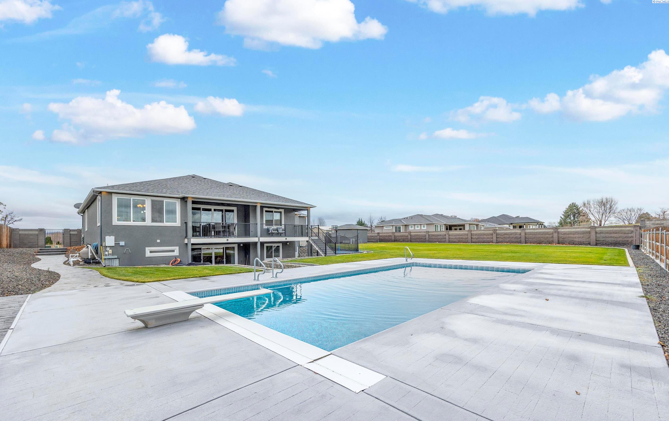 5221 Richardson Rd, Pasco, WA 99301