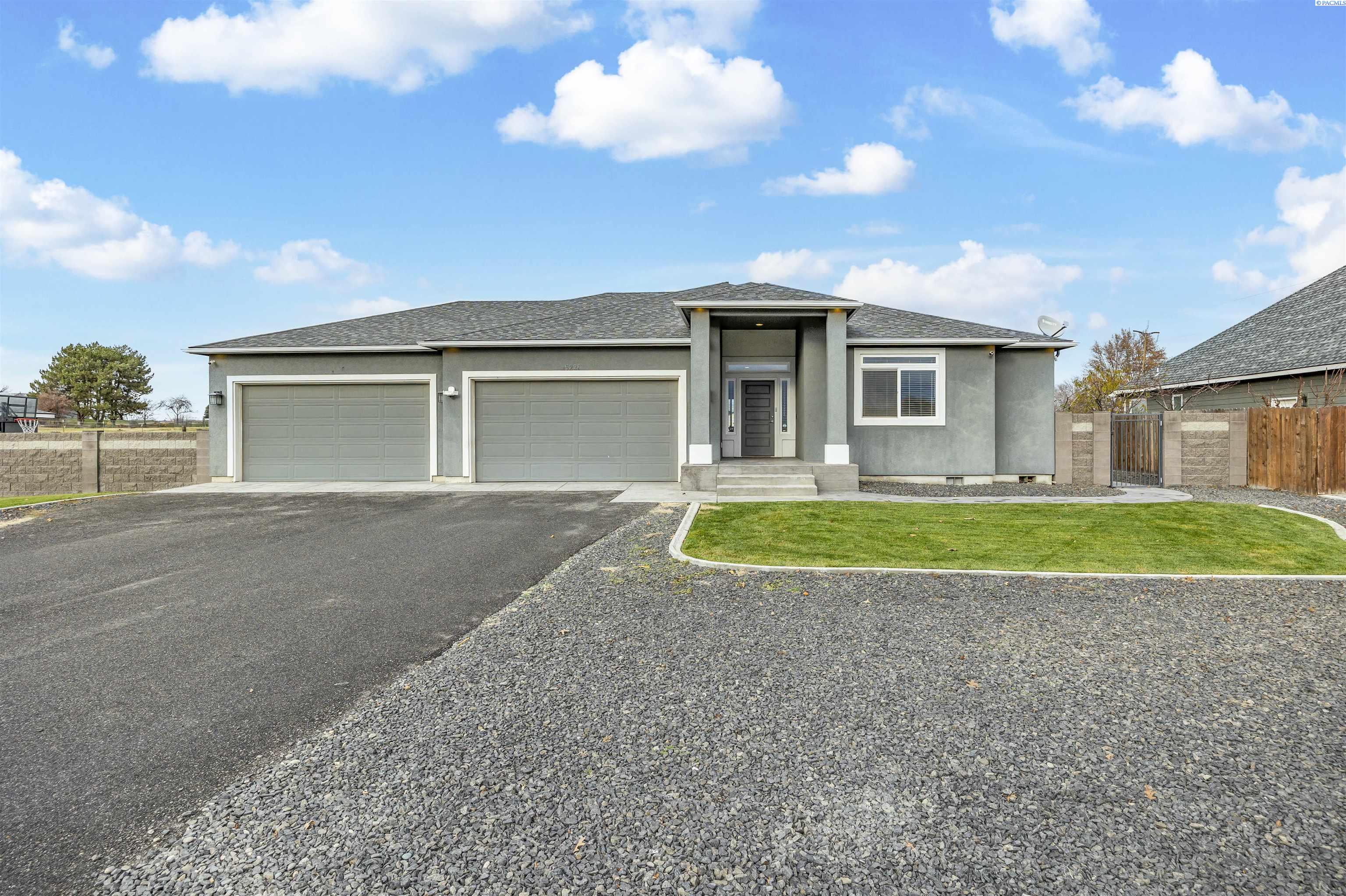 5221 Richardson Rd, Pasco, WA 99301