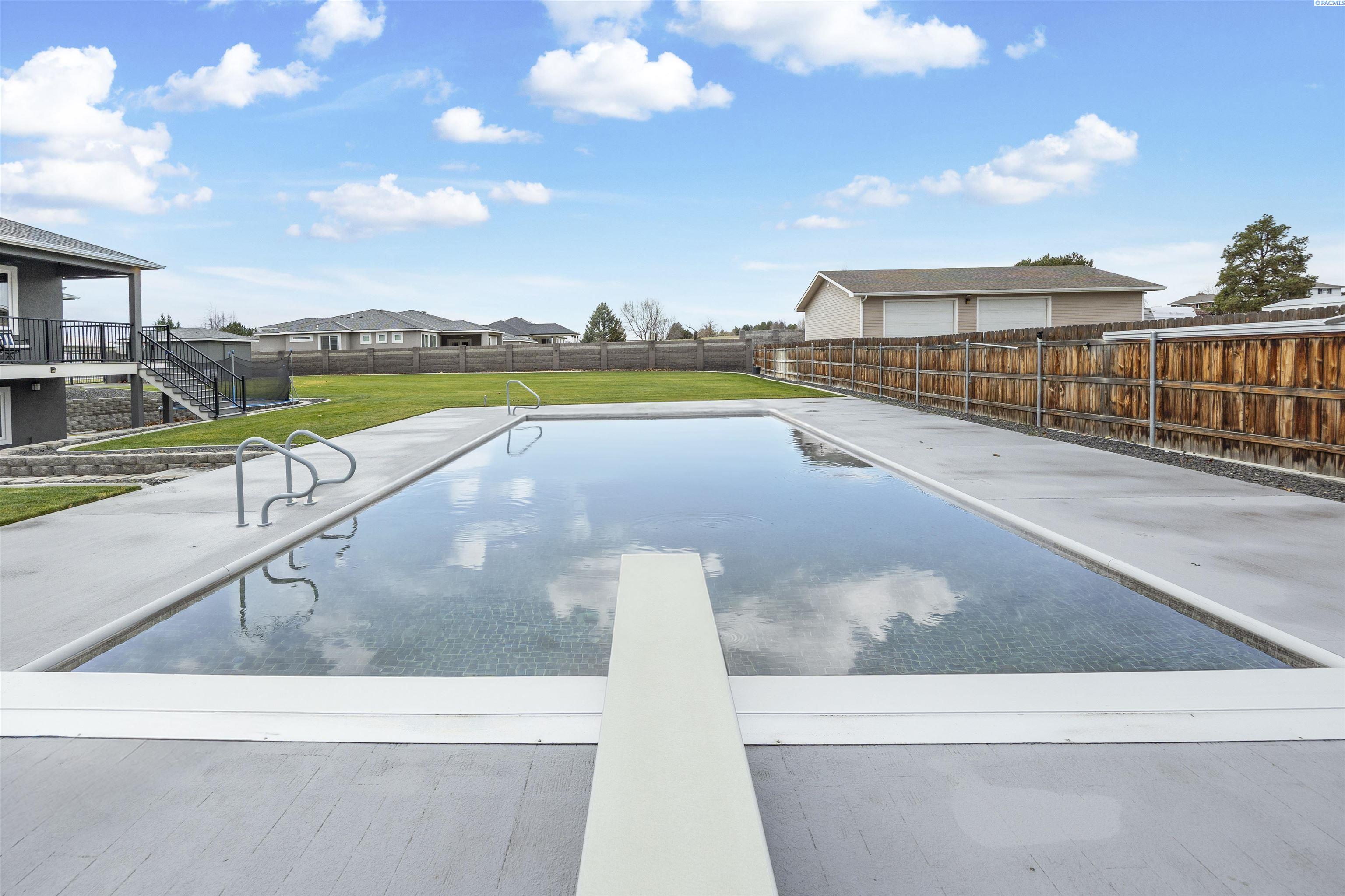 5221 Richardson Rd, Pasco, WA 99301