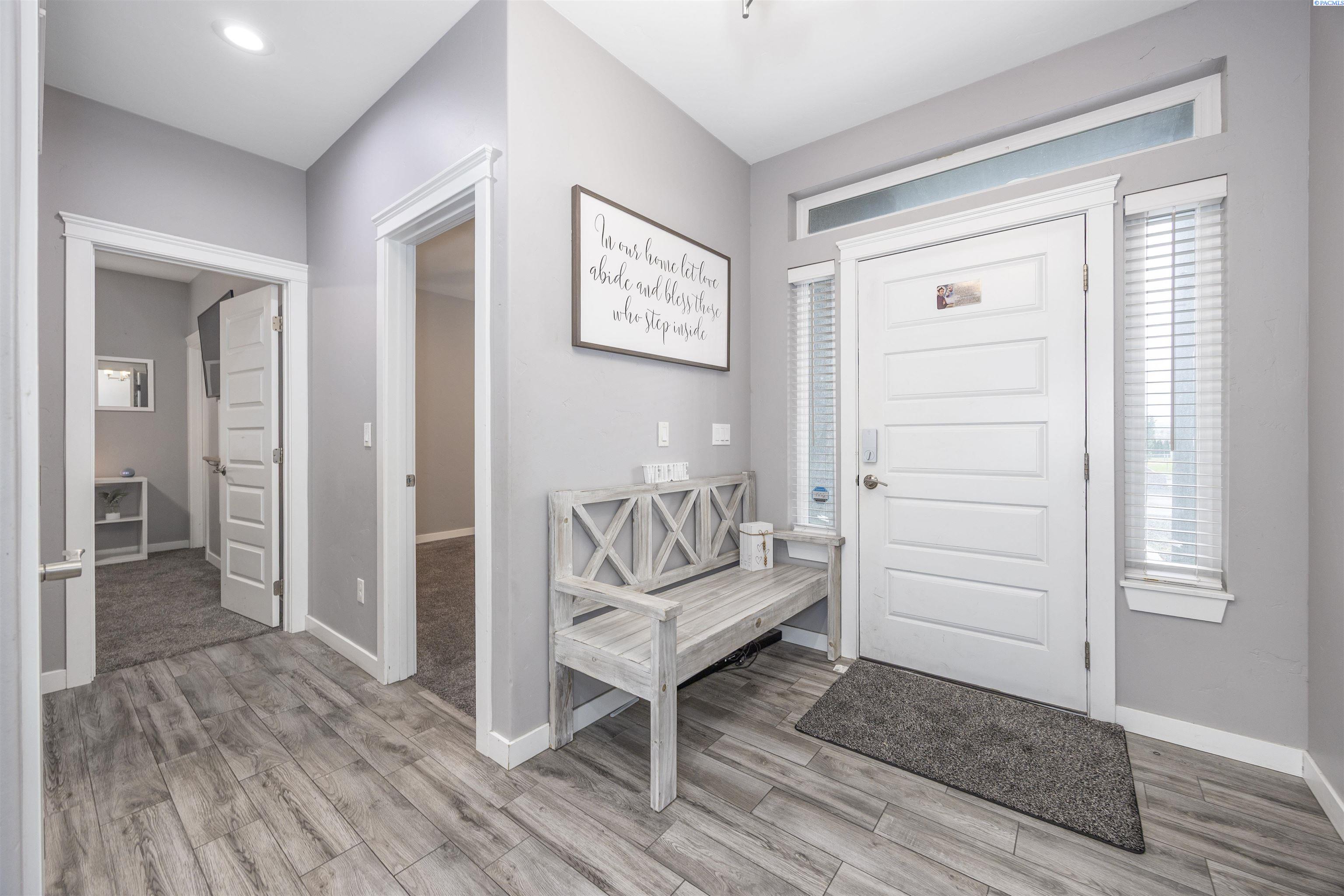5221 Richardson Rd, Pasco, WA 99301