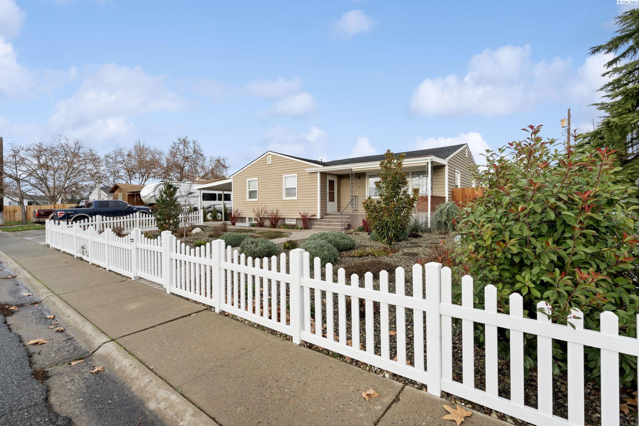 78 Whitten , Richland, WA 99354