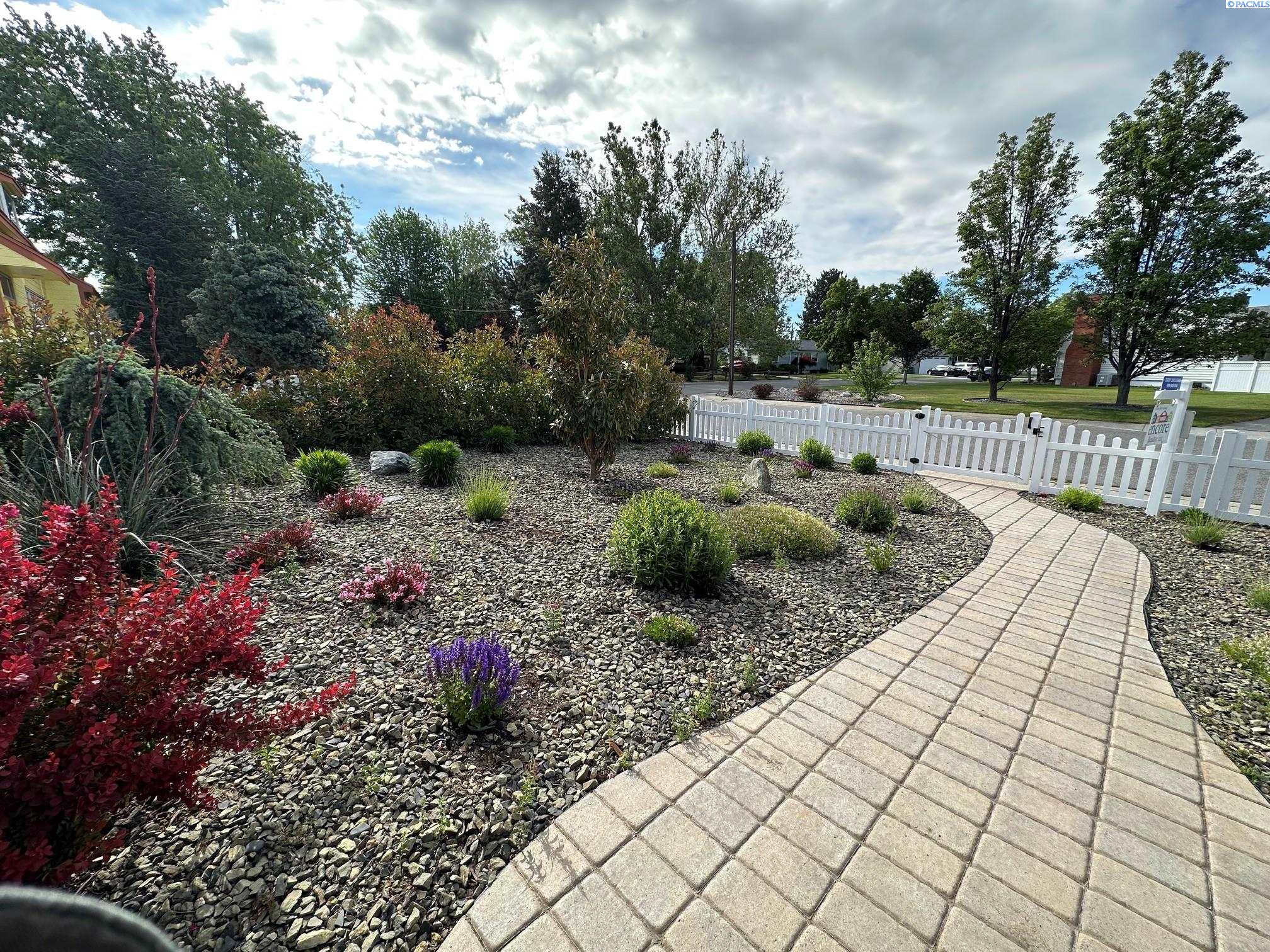 78 Whitten , Richland, WA 99354
