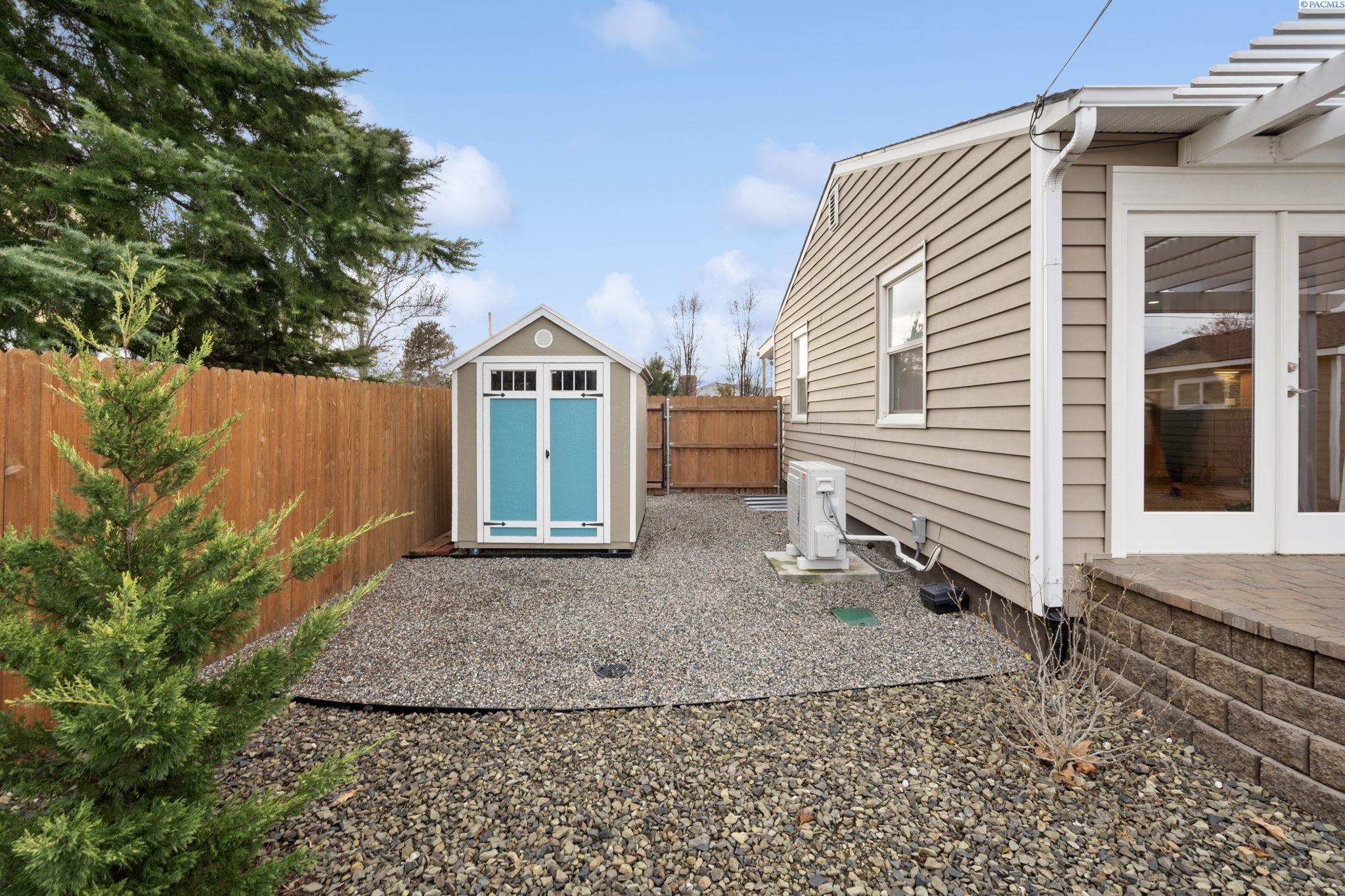 78 Whitten , Richland, WA 99354