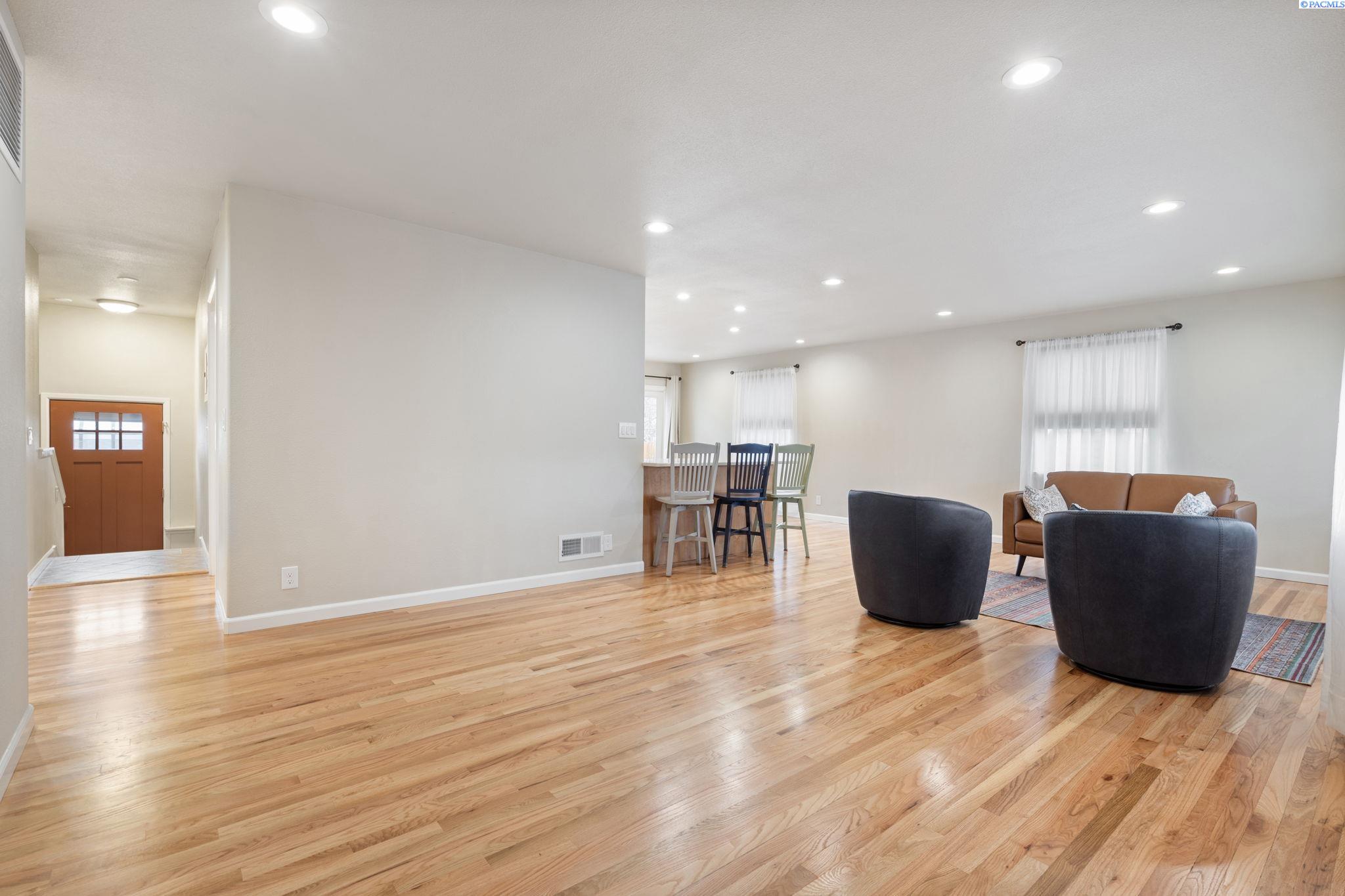 78 Whitten , Richland, WA 99354