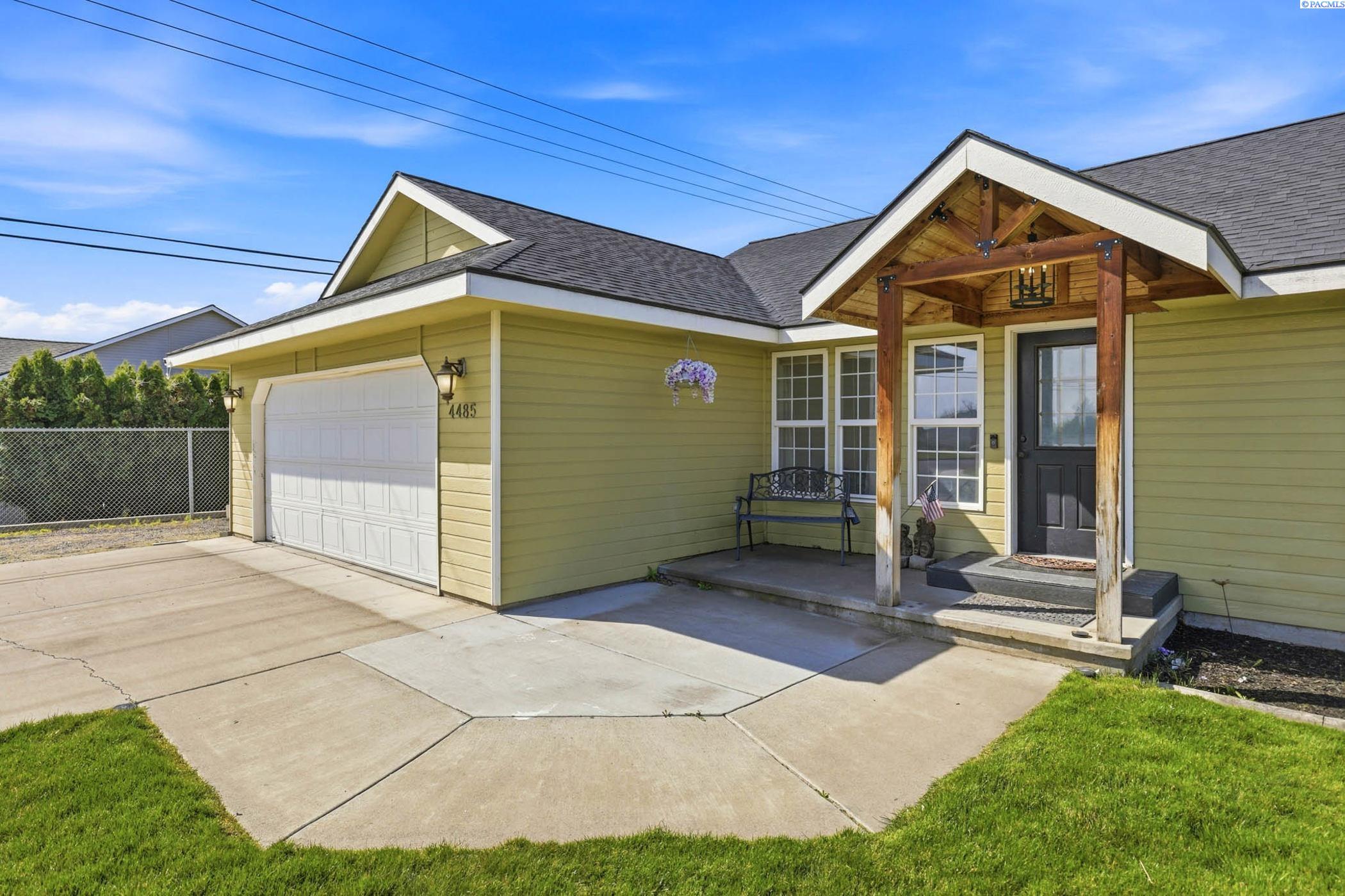 4485 Northlake Dr, West Richland, WA 99353