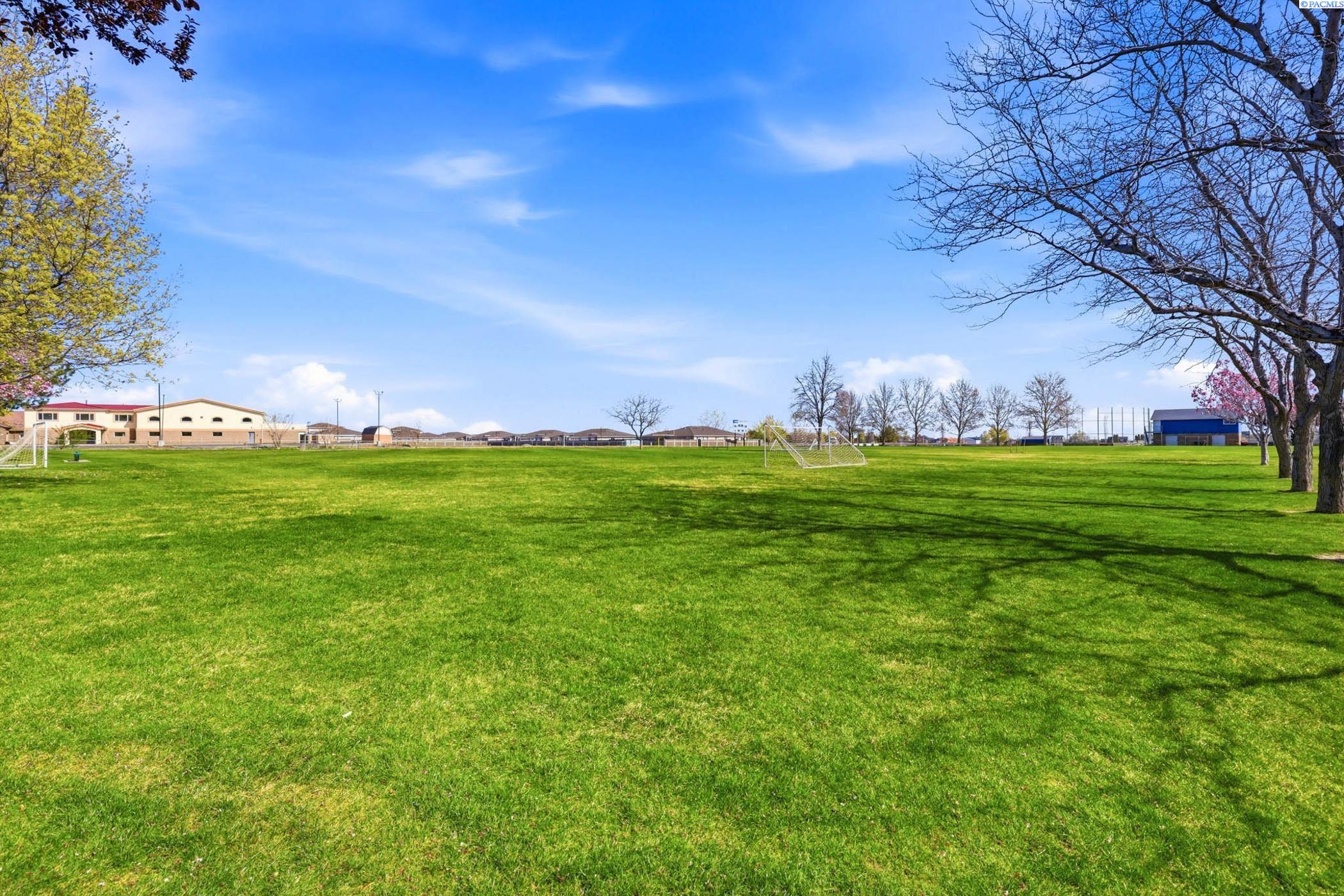 4485 Northlake Dr, West Richland, WA 99353