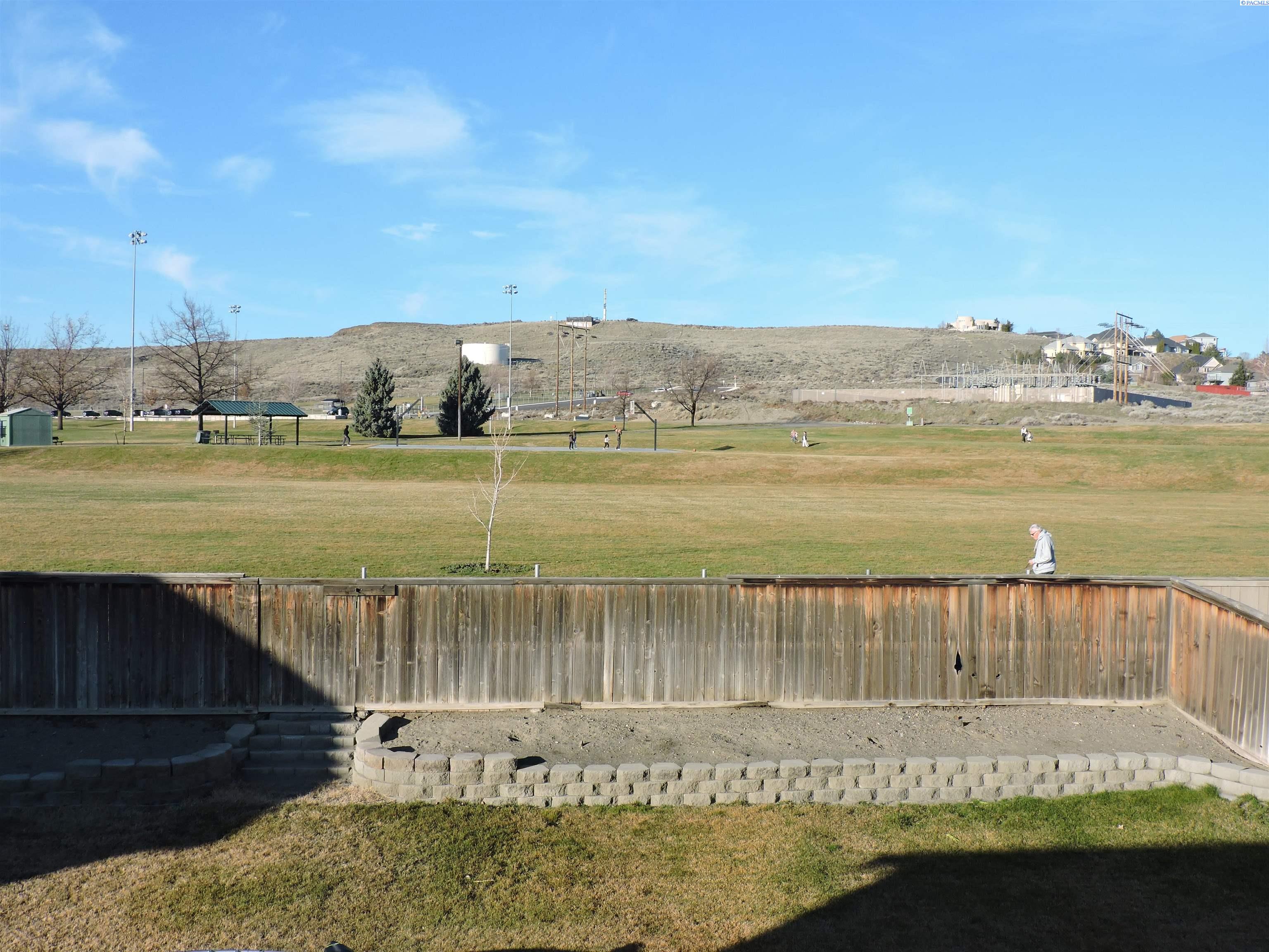 370 Wolverine Ct, Richland, WA 99352