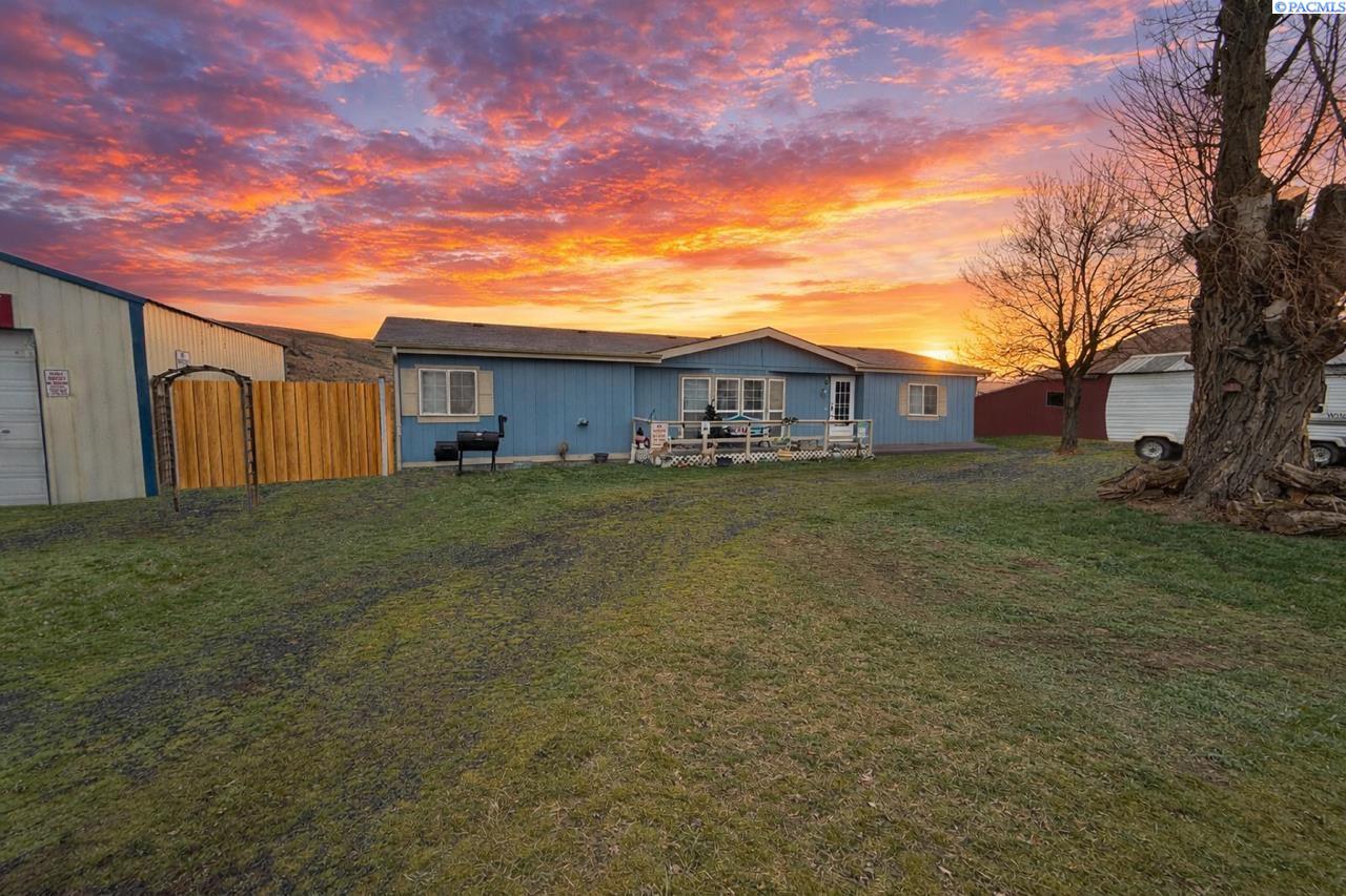 81 Morrow St, Endicott WA 99125