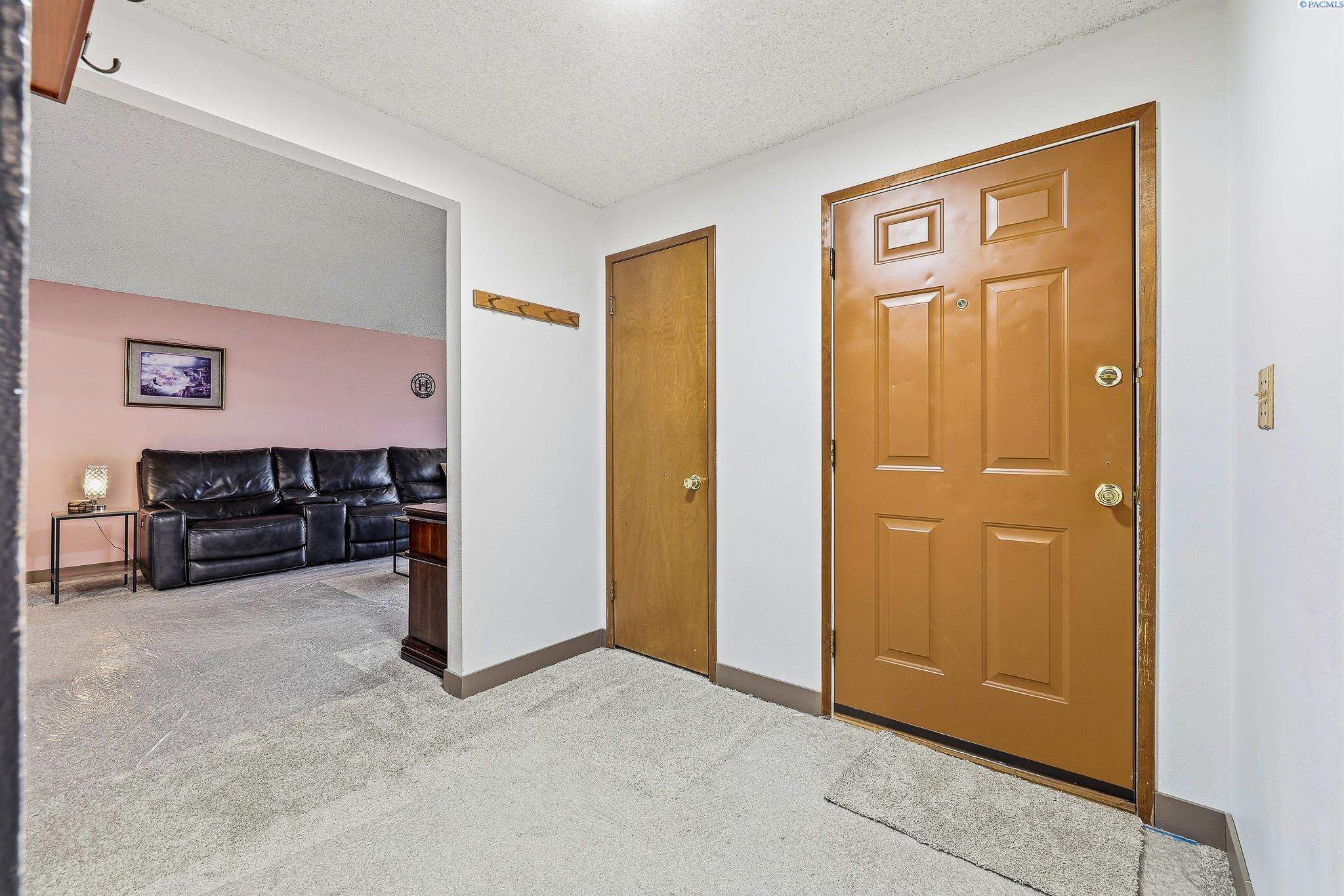 902 Kellogg , Kennewick, WA 99336