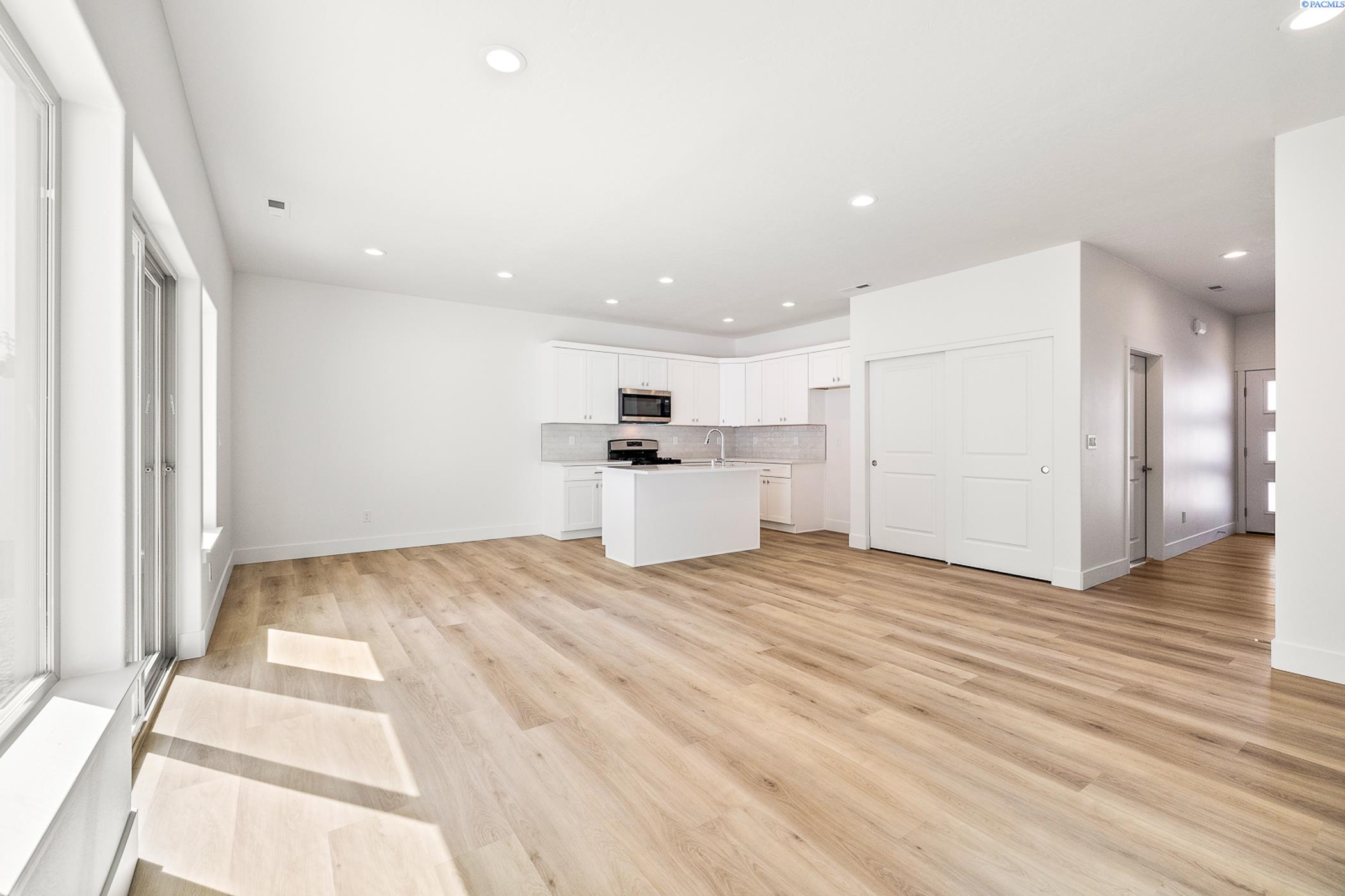 1141 S Underwood Pl, Kennewick, WA 99337
