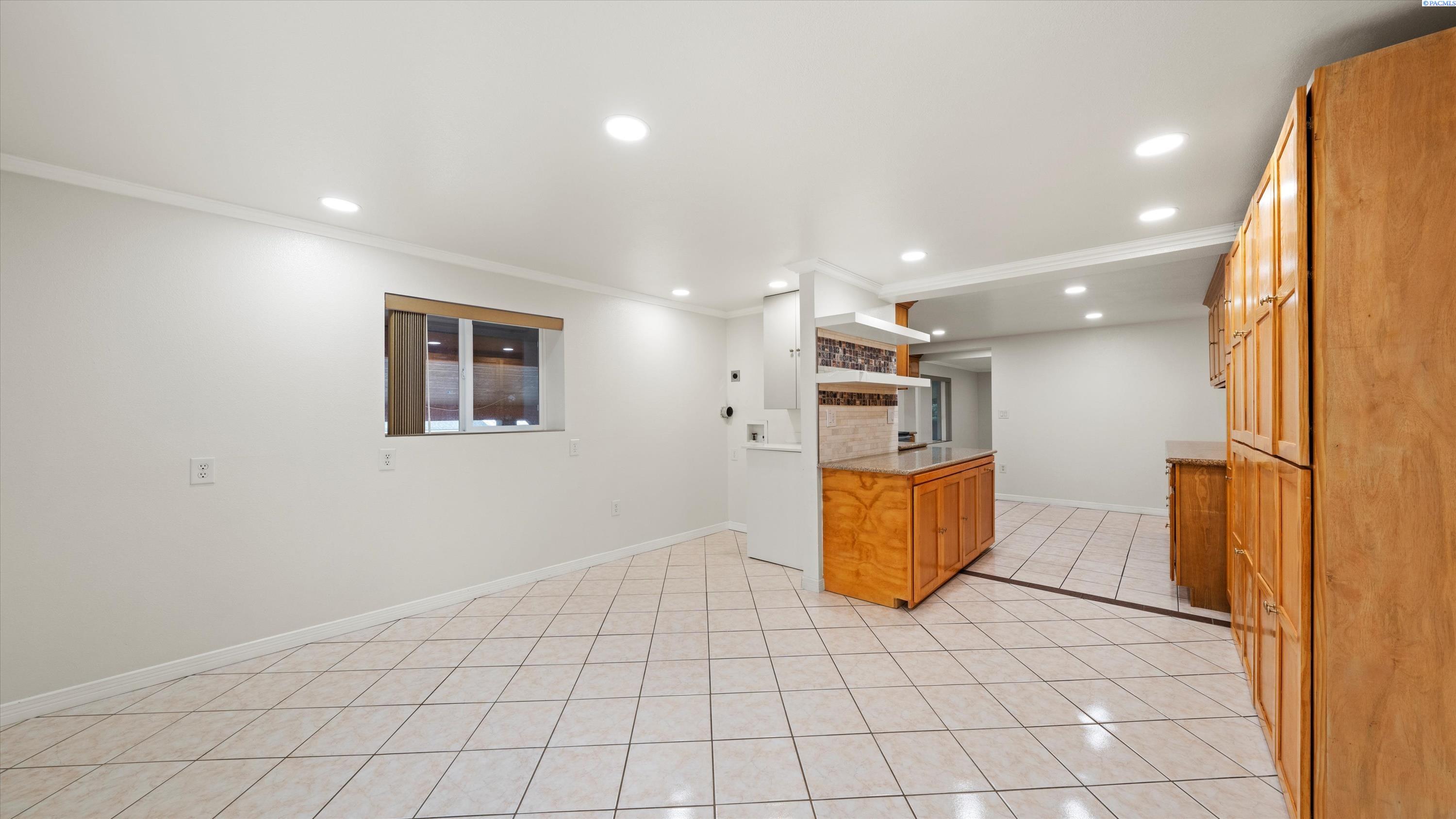9121 Taylor Flats Rd, Pasco, WA 99301