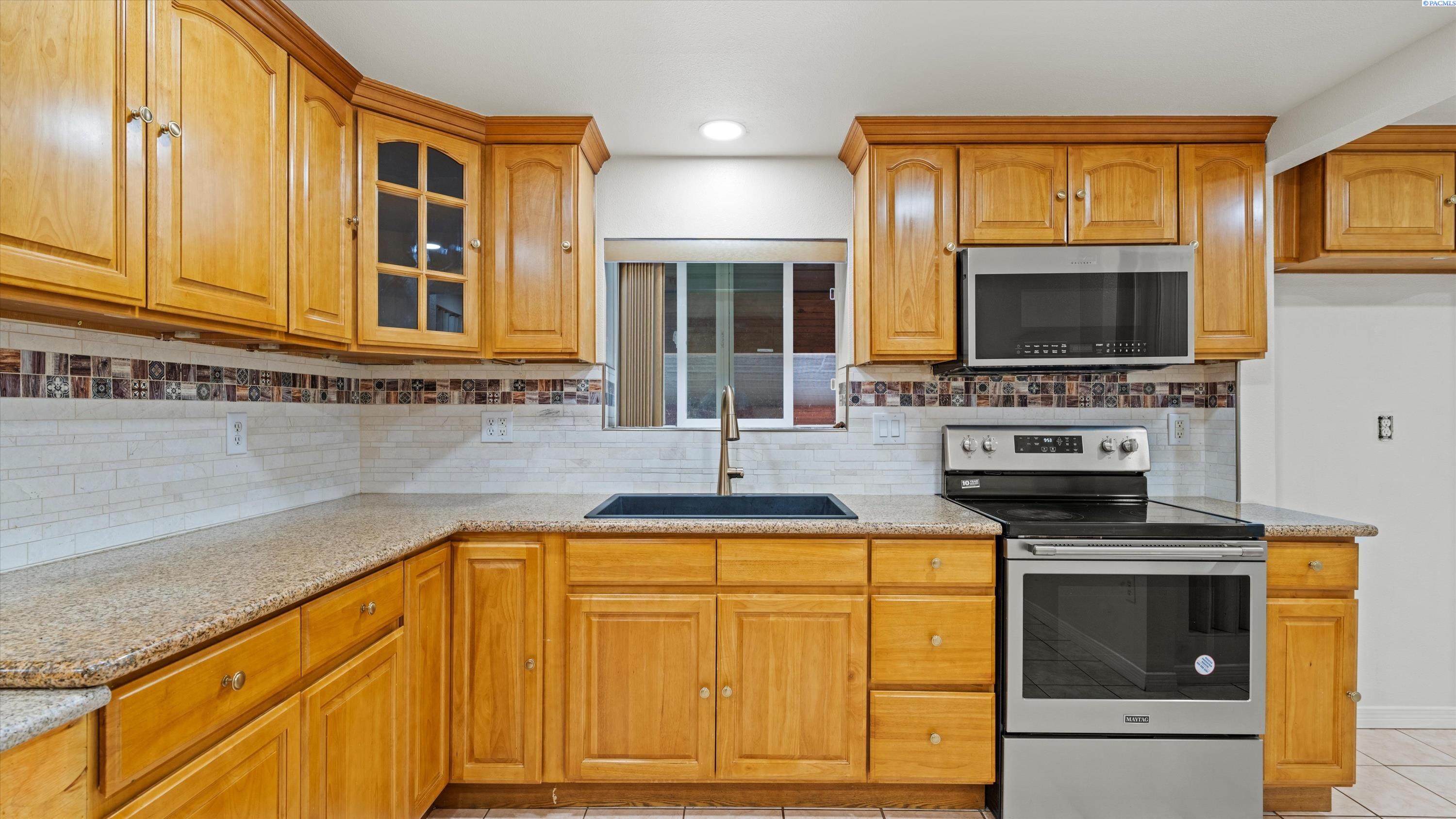 9121 Taylor Flats Rd, Pasco, WA 99301
