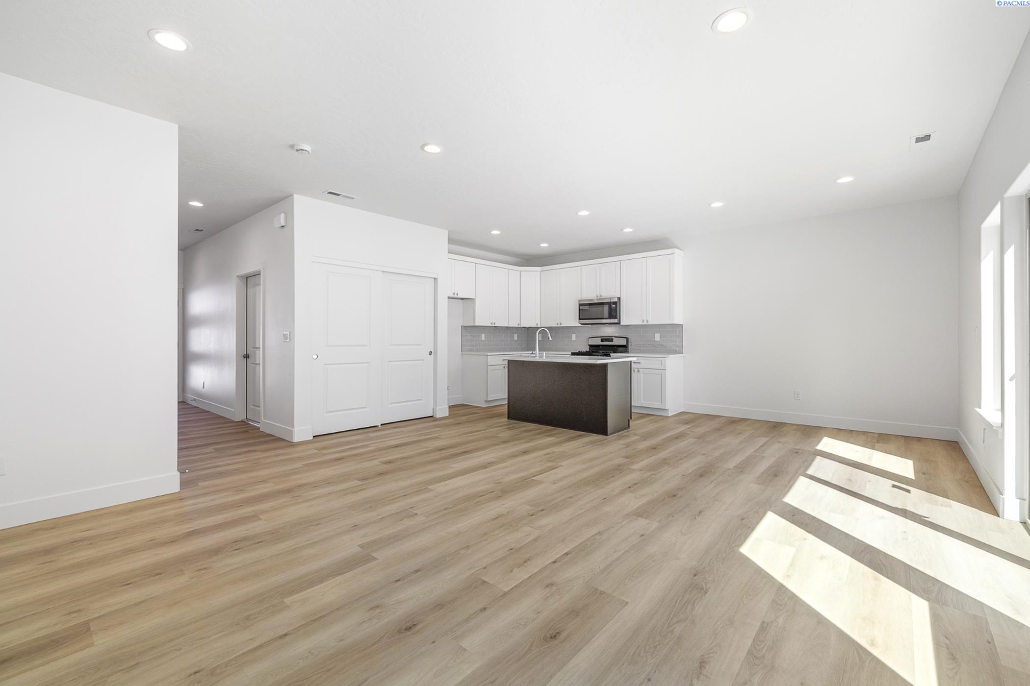 1163 S Underwood Pl, Kennewick, WA 99337