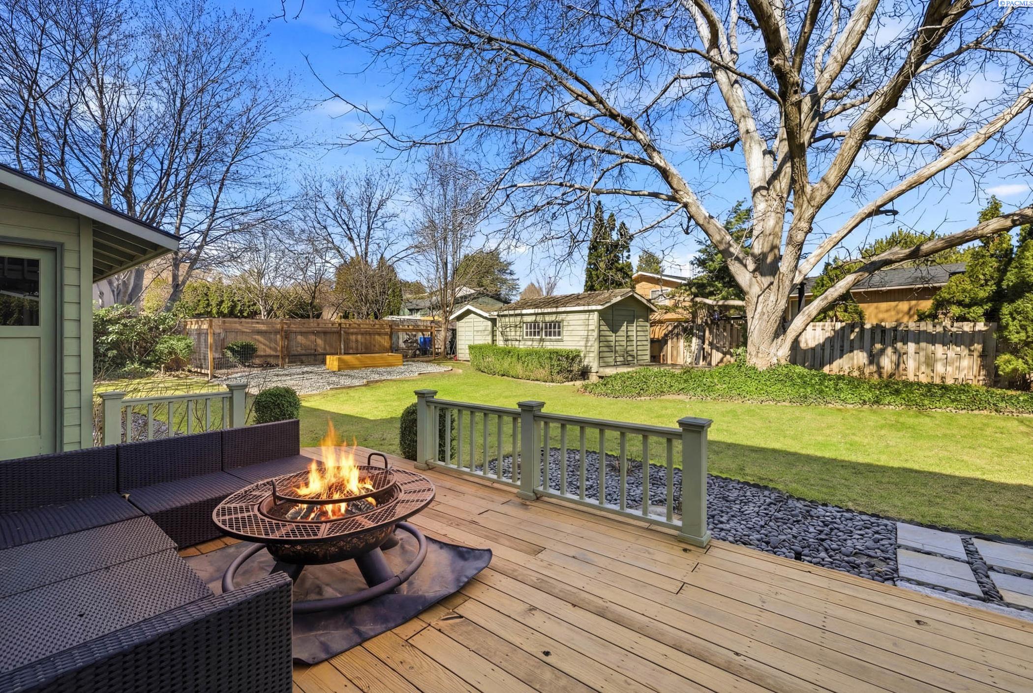 242 Greenview Dr, Richland, WA 99352