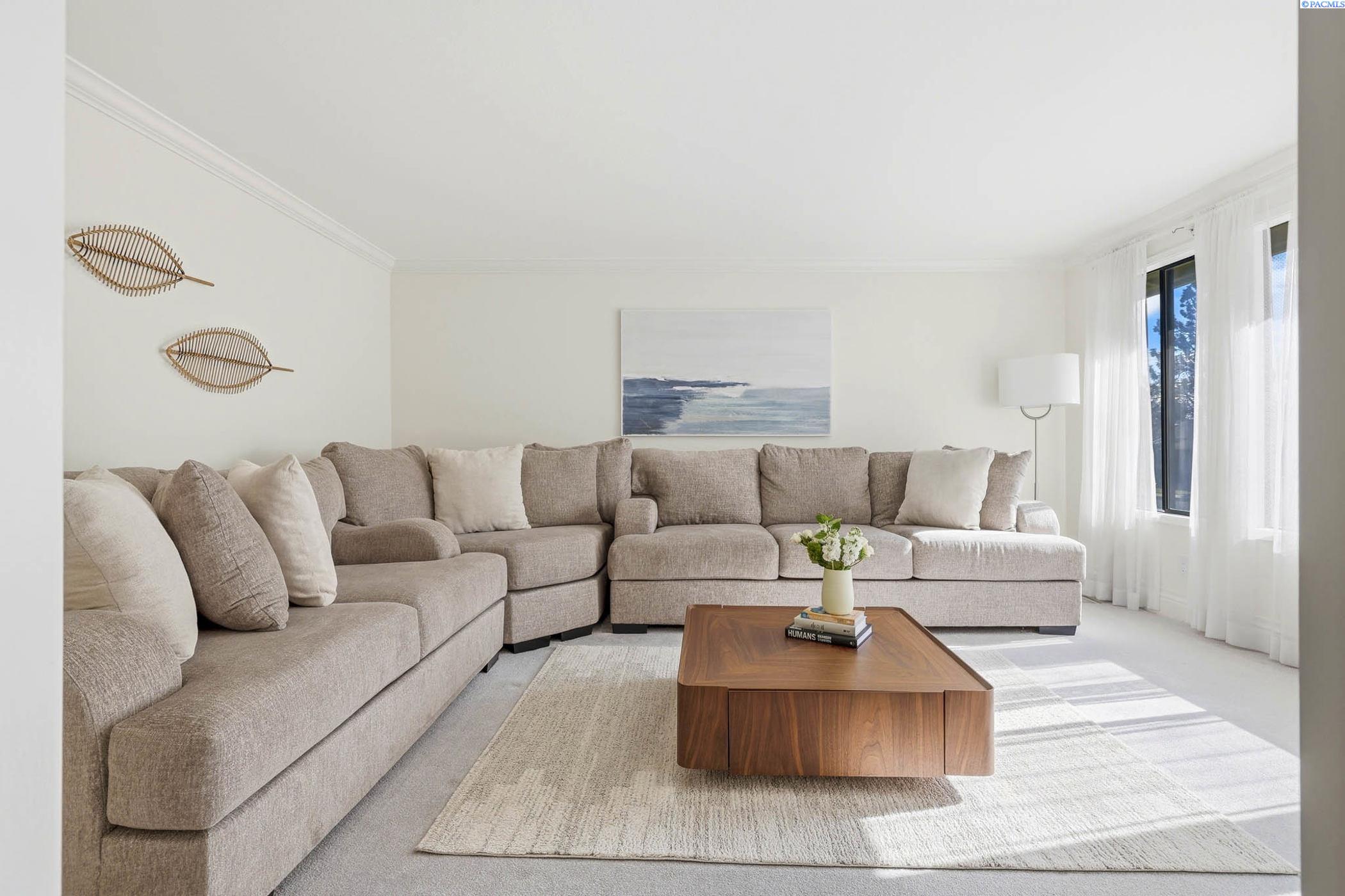 242 Greenview Dr, Richland, WA 99352