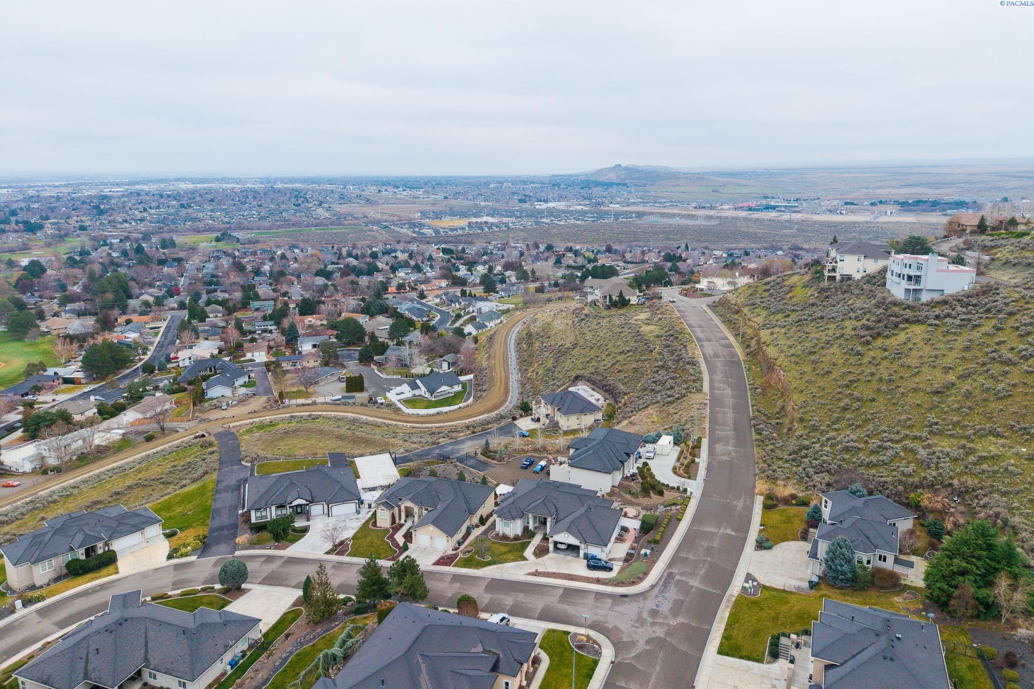 200 Meadow Hills Dr, Richland, WA 99352