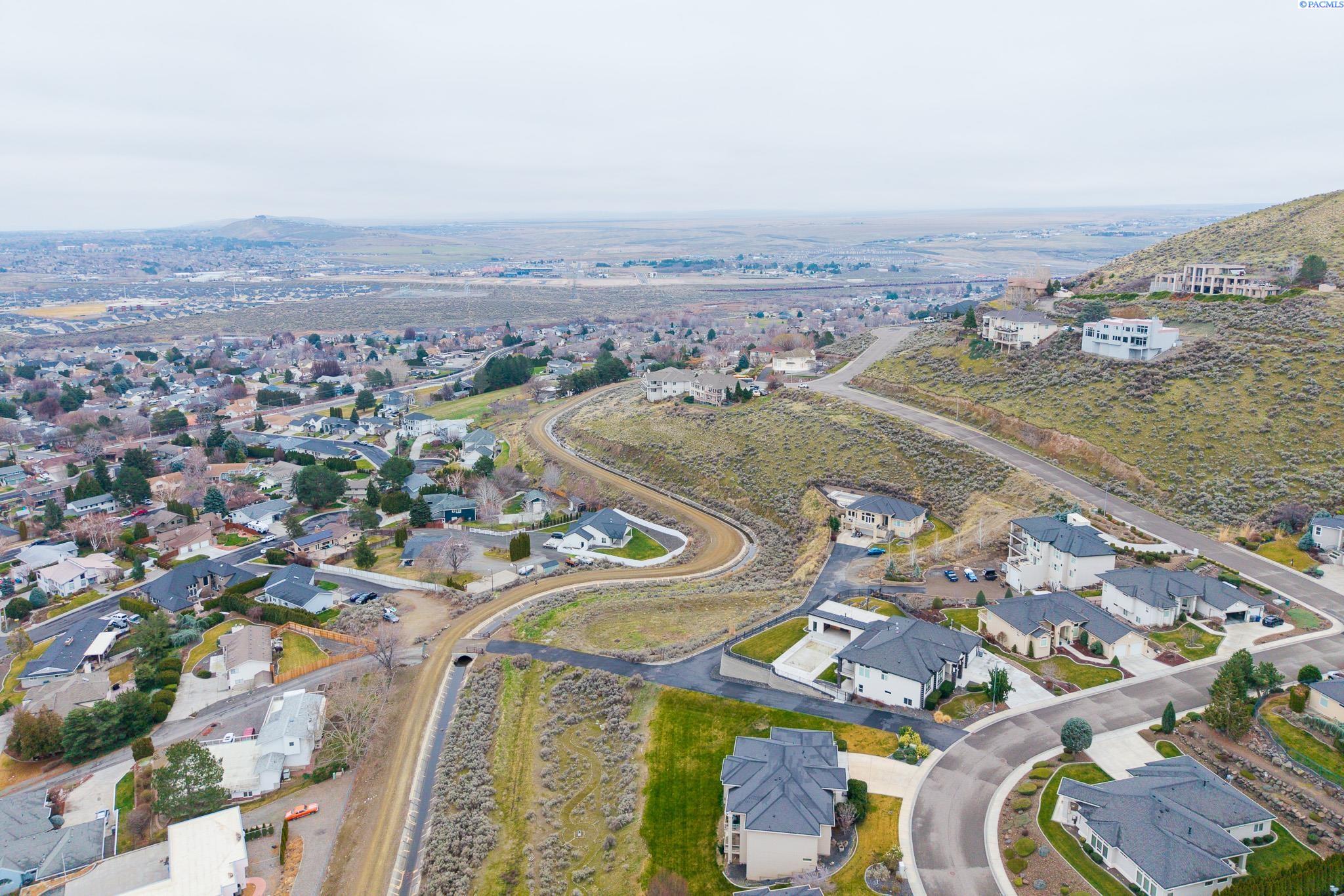 200 Meadow Hills Dr, Richland, WA 99352